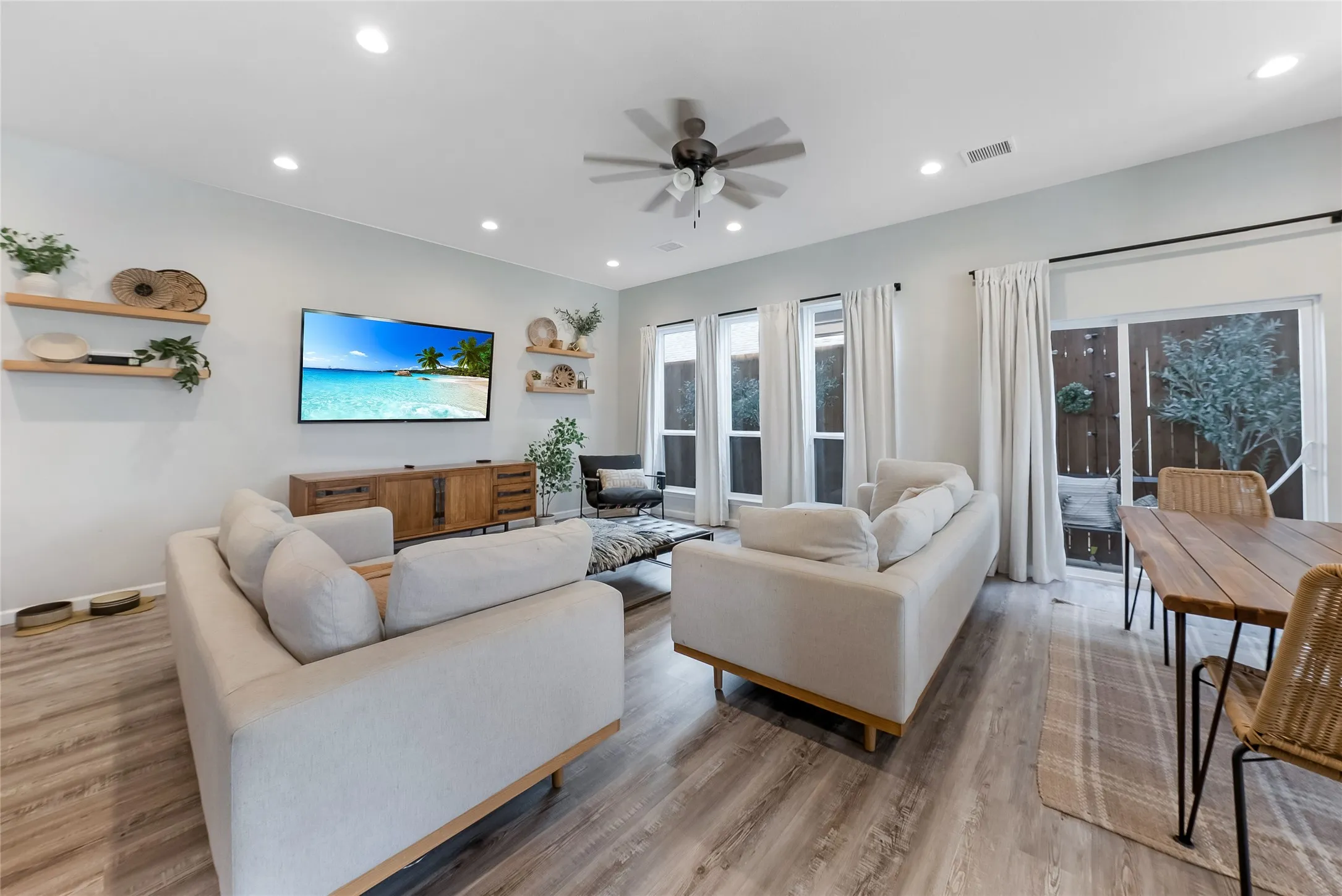 Single Family Residence For Rent in Dallas County , 7224 Bayhill Lane, Rowlett, Texas 75088, 3 Bedroom, 3 Bathroom, 2 Garage spaces, 2,368 Sqft, built in 2023, mls#21401441, Real Estate Agent in Rowlett, Homes For Rent in Dallas county, Homes For Rent in Rowlett, Realtor in Rowlett Texas, Real Estate Brokerage Independent Realty Texas, Luminita Cordes Realtor