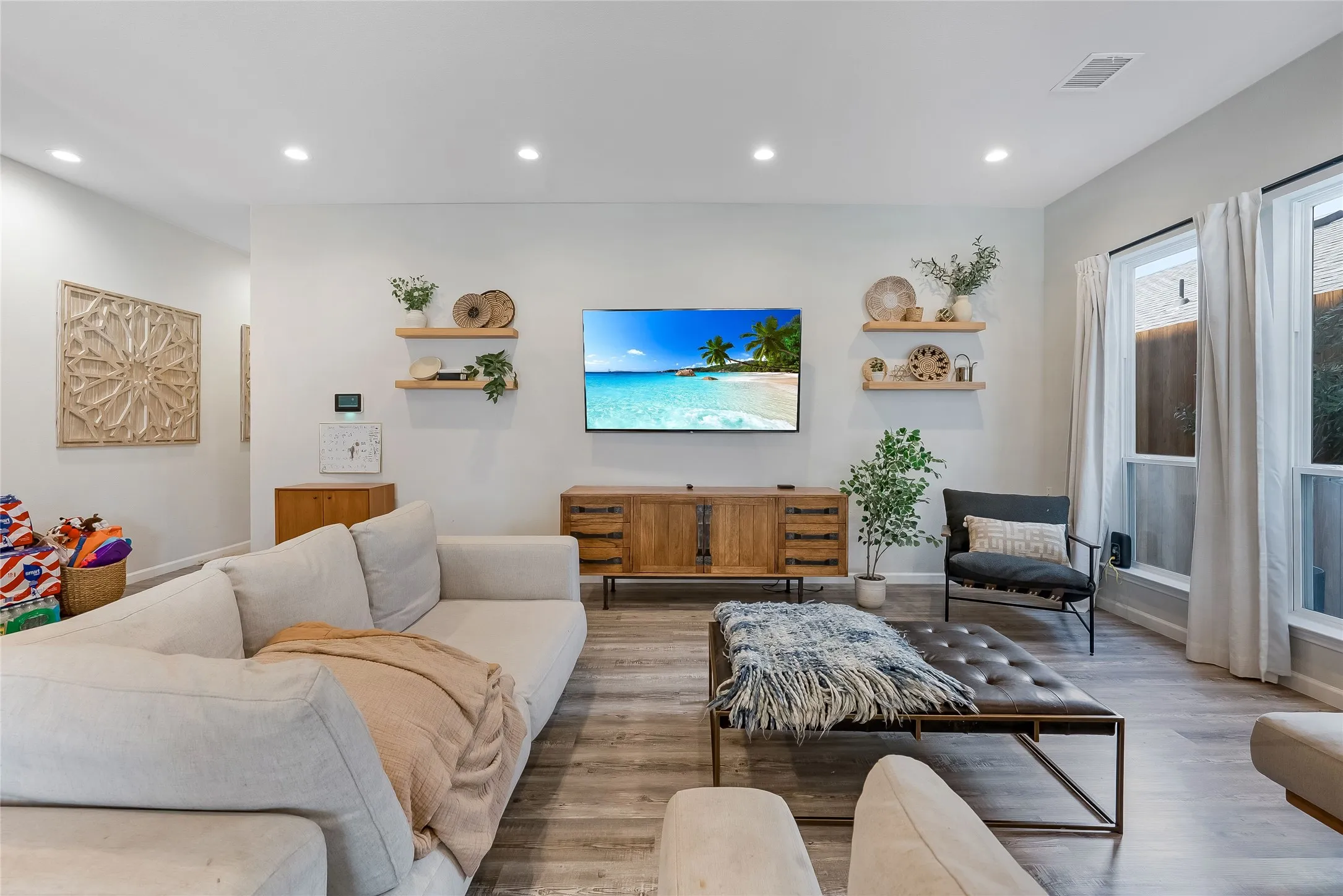 Single Family Residence For Rent in Dallas County , 7224 Bayhill Lane, Rowlett, Texas 75088, 3 Bedroom, 3 Bathroom, 2 Garage spaces, 2,368 Sqft, built in 2023, mls#21401441, Real Estate Agent in Rowlett, Homes For Rent in Dallas county, Homes For Rent in Rowlett, Realtor in Rowlett Texas, Real Estate Brokerage Independent Realty Texas, Luminita Cordes Realtor
