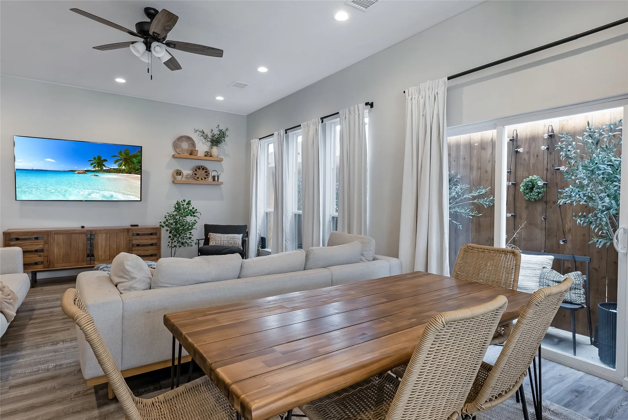 Single Family Residence For Rent in Dallas County , 7224 Bayhill Lane, Rowlett, Texas 75088, 3 Bedroom, 3 Bathroom, 2 Garage spaces, 2,368 Sqft, built in 2023, mls#21401441, Real Estate Agent in Rowlett, Homes For Rent in Dallas county, Homes For Rent in Rowlett, Realtor in Rowlett Texas, Real Estate Brokerage Independent Realty Texas, Luminita Cordes Realtor