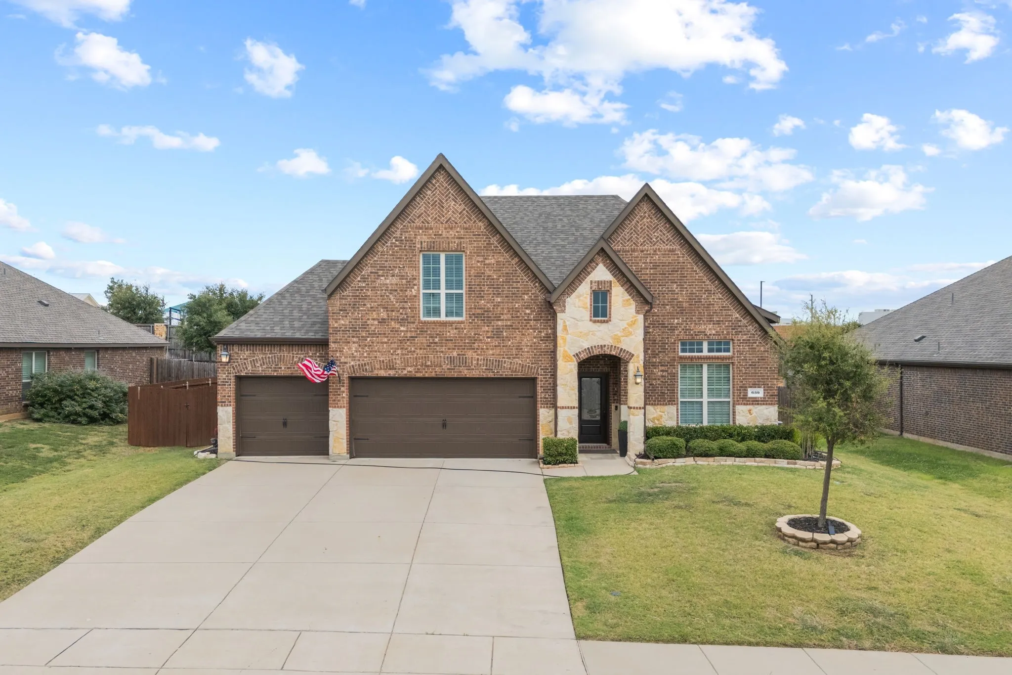Single Family Residence For Sale in Denton County , 639 Woodridge Drive, Oak Point, Texas 75068, 4 Bedroom, 3 Bathroom, 3 Garage spaces, 2,694 Sqft, built in 2018, mls#21401657, Real Estate Agent in Oak Point, Homes For Sale in Denton county, Homes For Sale in Oak Point, Realtor in Oak Point Texas, Real Estate Brokerage Independent Realty Texas, Luminita Cordes Realtor