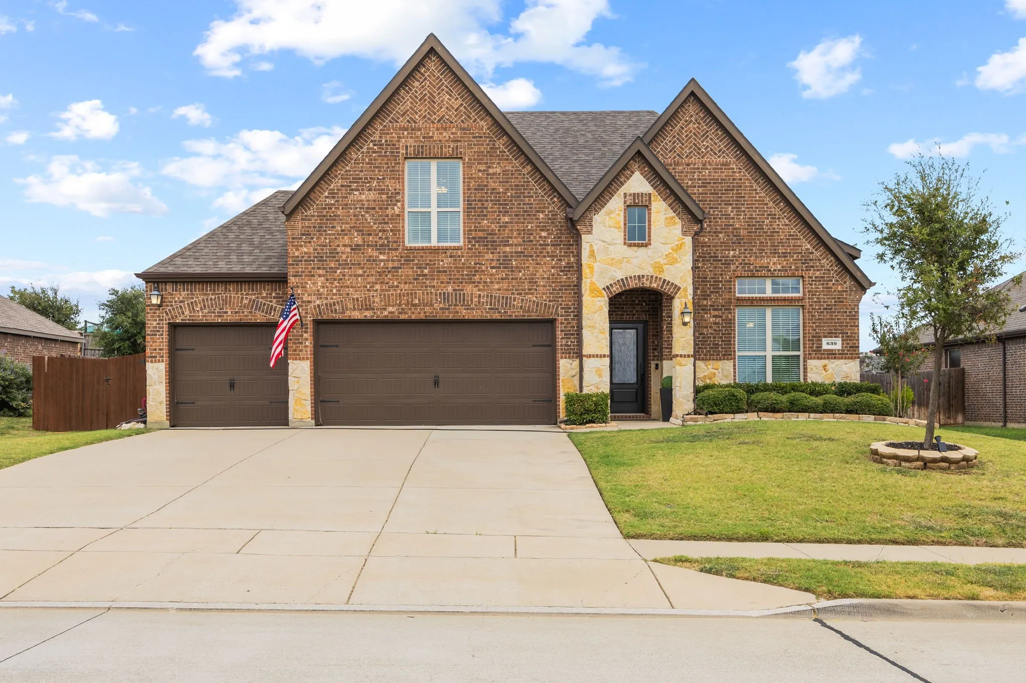 Single Family Residence For Sale in Denton County , 639 Woodridge Drive, Oak Point, Texas 75068, 4 Bedroom, 3 Bathroom, 3 Garage spaces, 2,694 Sqft, built in 2018, mls#21401657, Real Estate Agent in Oak Point, Homes For Sale in Denton county, Homes For Sale in Oak Point, Realtor in Oak Point Texas, Real Estate Brokerage Independent Realty Texas, Luminita Cordes Realtor