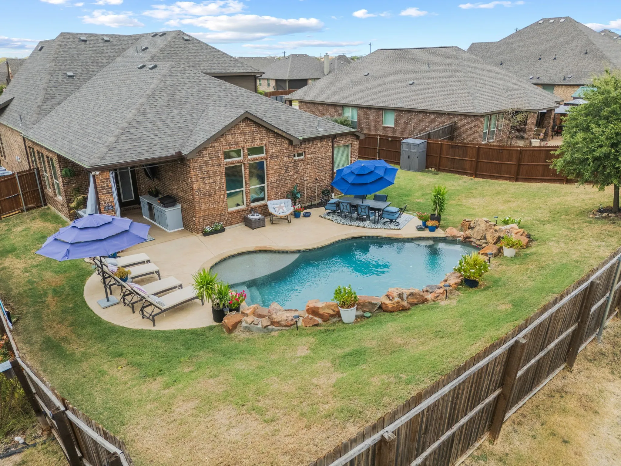 Single Family Residence For Sale in Denton County , 639 Woodridge Drive, Oak Point, Texas 75068, 4 Bedroom, 3 Bathroom, 3 Garage spaces, 2,694 Sqft, built in 2018, mls#21401657, Real Estate Agent in Oak Point, Homes For Sale in Denton county, Homes For Sale in Oak Point, Realtor in Oak Point Texas, Real Estate Brokerage Independent Realty Texas, Luminita Cordes Realtor