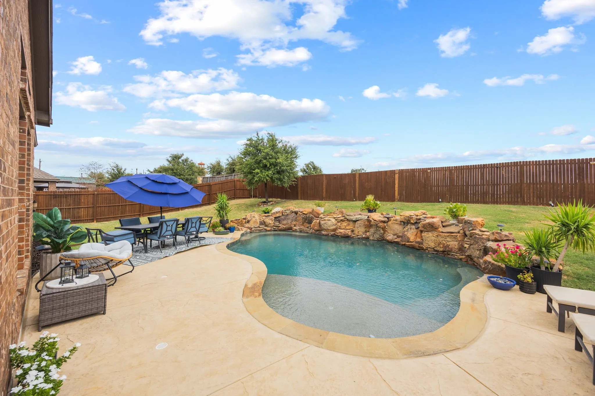 Single Family Residence For Sale in Denton County , 639 Woodridge Drive, Oak Point, Texas 75068, 4 Bedroom, 3 Bathroom, 3 Garage spaces, 2,694 Sqft, built in 2018, mls#21401657, Real Estate Agent in Oak Point, Homes For Sale in Denton county, Homes For Sale in Oak Point, Realtor in Oak Point Texas, Real Estate Brokerage Independent Realty Texas, Luminita Cordes Realtor