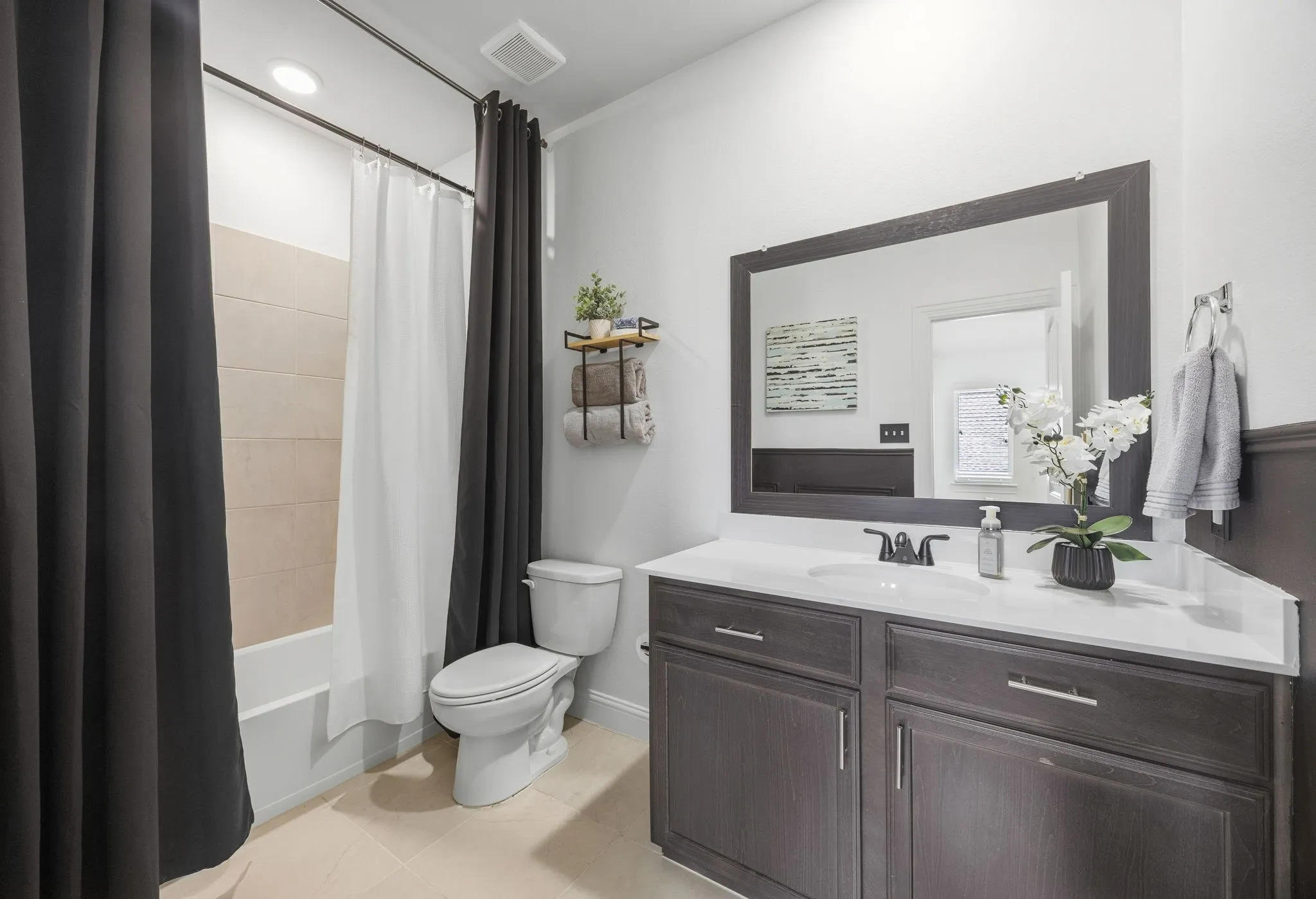 Single Family Residence For Sale in Denton County , 639 Woodridge Drive, Oak Point, Texas 75068, 4 Bedroom, 3 Bathroom, 3 Garage spaces, 2,694 Sqft, built in 2018, mls#21401657, Real Estate Agent in Oak Point, Homes For Sale in Denton county, Homes For Sale in Oak Point, Realtor in Oak Point Texas, Real Estate Brokerage Independent Realty Texas, Luminita Cordes Realtor