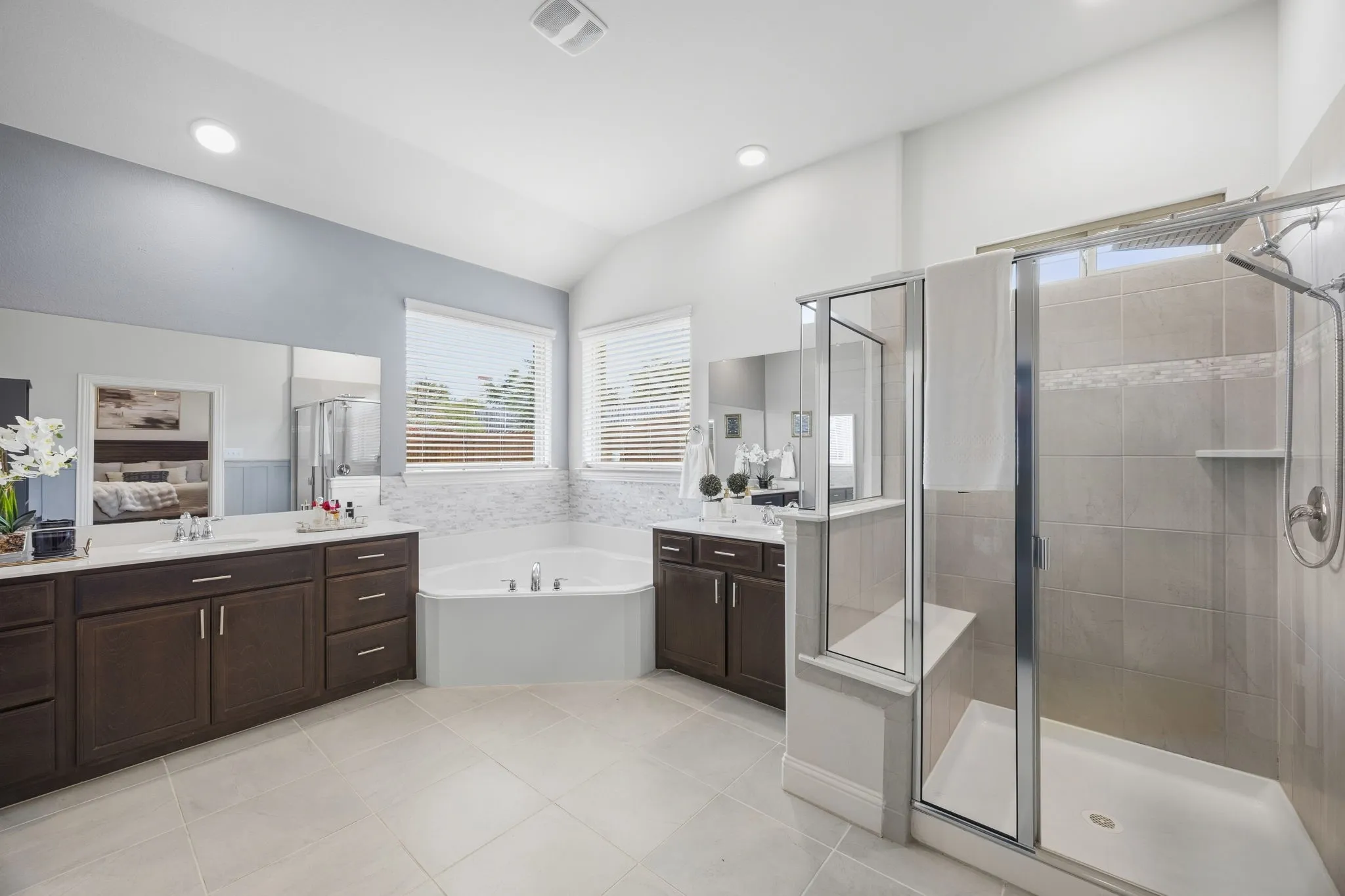 Single Family Residence For Sale in Denton County , 639 Woodridge Drive, Oak Point, Texas 75068, 4 Bedroom, 3 Bathroom, 3 Garage spaces, 2,694 Sqft, built in 2018, mls#21401657, Real Estate Agent in Oak Point, Homes For Sale in Denton county, Homes For Sale in Oak Point, Realtor in Oak Point Texas, Real Estate Brokerage Independent Realty Texas, Luminita Cordes Realtor