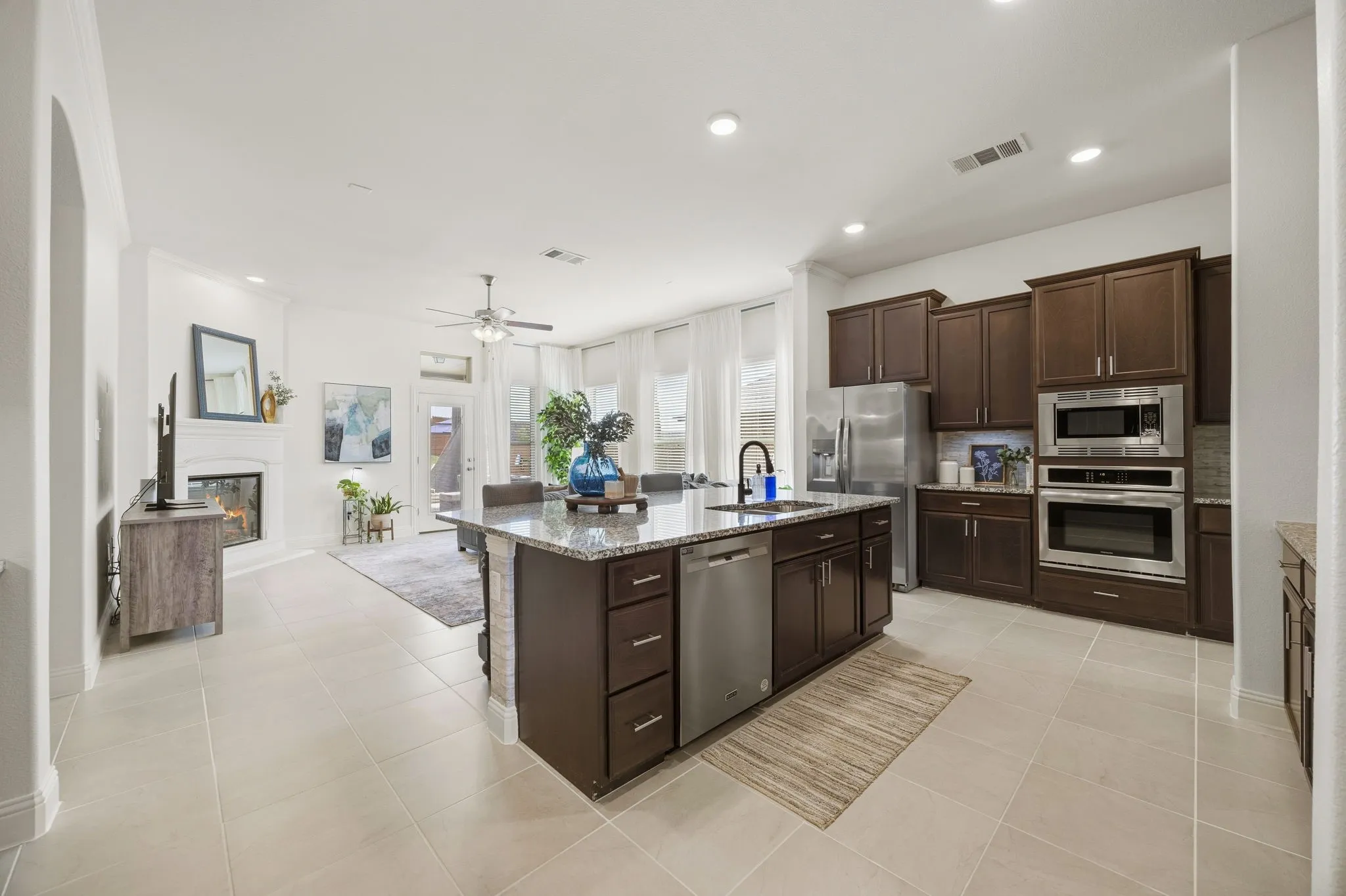 Single Family Residence For Sale in Denton County , 639 Woodridge Drive, Oak Point, Texas 75068, 4 Bedroom, 3 Bathroom, 3 Garage spaces, 2,694 Sqft, built in 2018, mls#21401657, Real Estate Agent in Oak Point, Homes For Sale in Denton county, Homes For Sale in Oak Point, Realtor in Oak Point Texas, Real Estate Brokerage Independent Realty Texas, Luminita Cordes Realtor