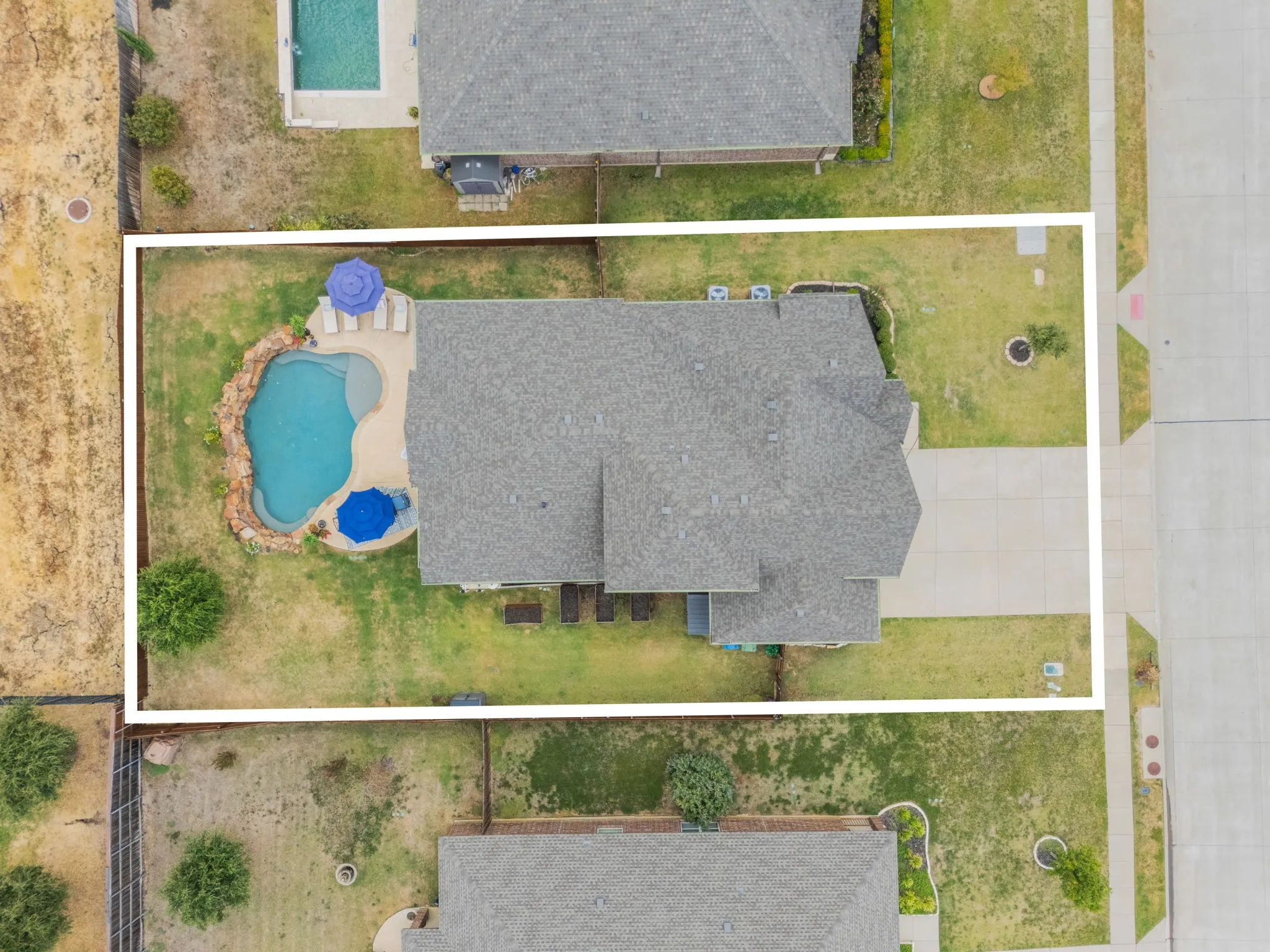 Single Family Residence For Sale in Denton County , 639 Woodridge Drive, Oak Point, Texas 75068, 4 Bedroom, 3 Bathroom, 3 Garage spaces, 2,694 Sqft, built in 2018, mls#21401657, Real Estate Agent in Oak Point, Homes For Sale in Denton county, Homes For Sale in Oak Point, Realtor in Oak Point Texas, Real Estate Brokerage Independent Realty Texas, Luminita Cordes Realtor