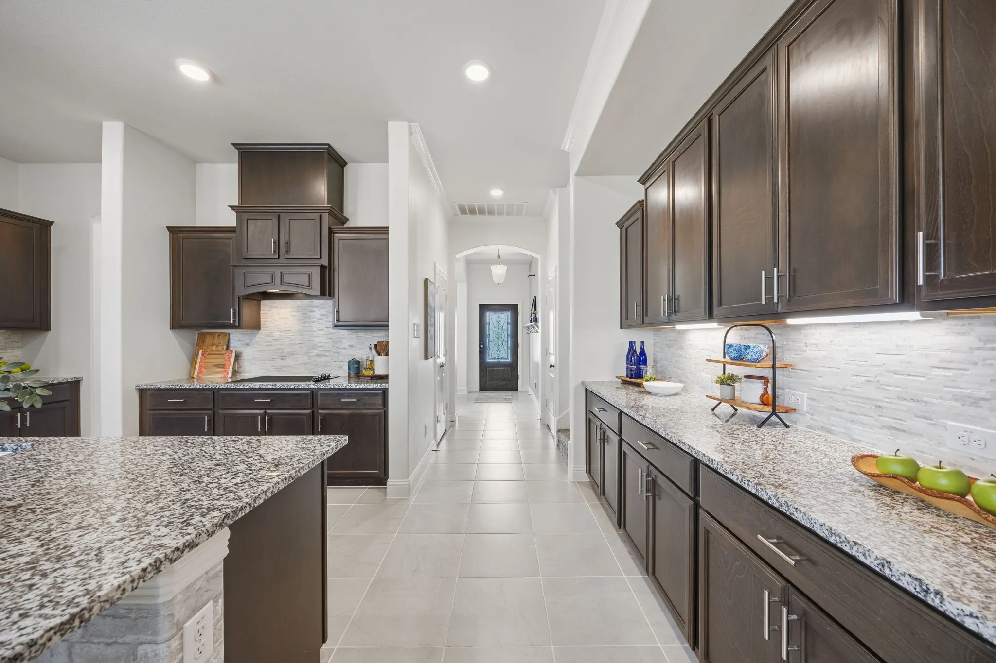 Single Family Residence For Sale in Denton County , 639 Woodridge Drive, Oak Point, Texas 75068, 4 Bedroom, 3 Bathroom, 3 Garage spaces, 2,694 Sqft, built in 2018, mls#21401657, Real Estate Agent in Oak Point, Homes For Sale in Denton county, Homes For Sale in Oak Point, Realtor in Oak Point Texas, Real Estate Brokerage Independent Realty Texas, Luminita Cordes Realtor