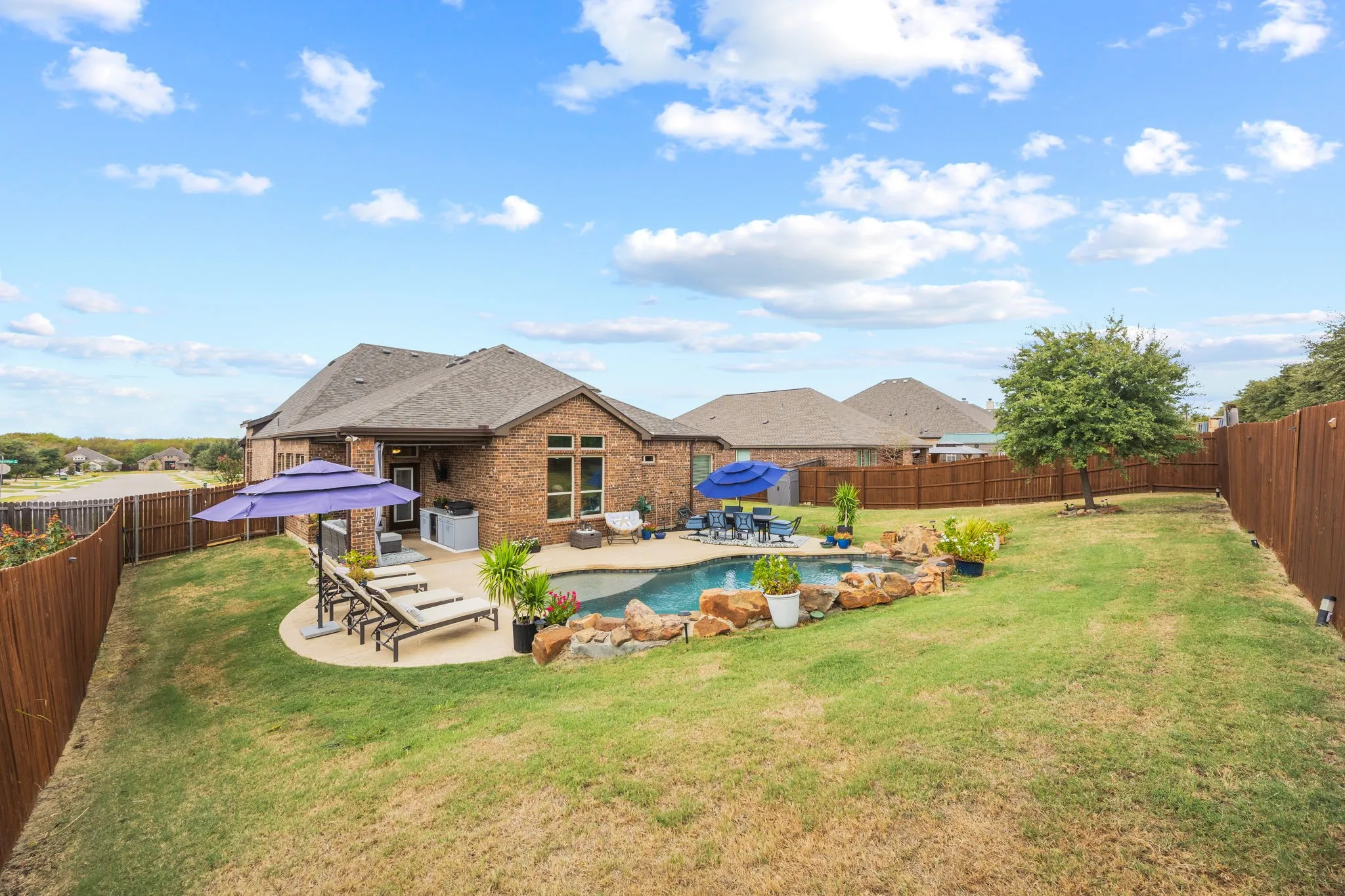 Single Family Residence For Sale in Denton County , 639 Woodridge Drive, Oak Point, Texas 75068, 4 Bedroom, 3 Bathroom, 3 Garage spaces, 2,694 Sqft, built in 2018, mls#21401657, Real Estate Agent in Oak Point, Homes For Sale in Denton county, Homes For Sale in Oak Point, Realtor in Oak Point Texas, Real Estate Brokerage Independent Realty Texas, Luminita Cordes Realtor