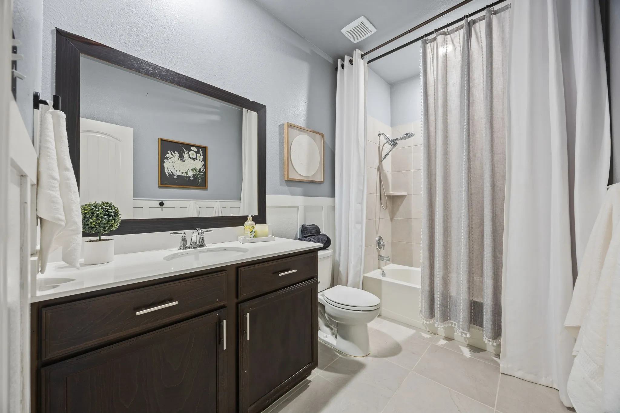 Single Family Residence For Sale in Denton County , 639 Woodridge Drive, Oak Point, Texas 75068, 4 Bedroom, 3 Bathroom, 3 Garage spaces, 2,694 Sqft, built in 2018, mls#21401657, Real Estate Agent in Oak Point, Homes For Sale in Denton county, Homes For Sale in Oak Point, Realtor in Oak Point Texas, Real Estate Brokerage Independent Realty Texas, Luminita Cordes Realtor