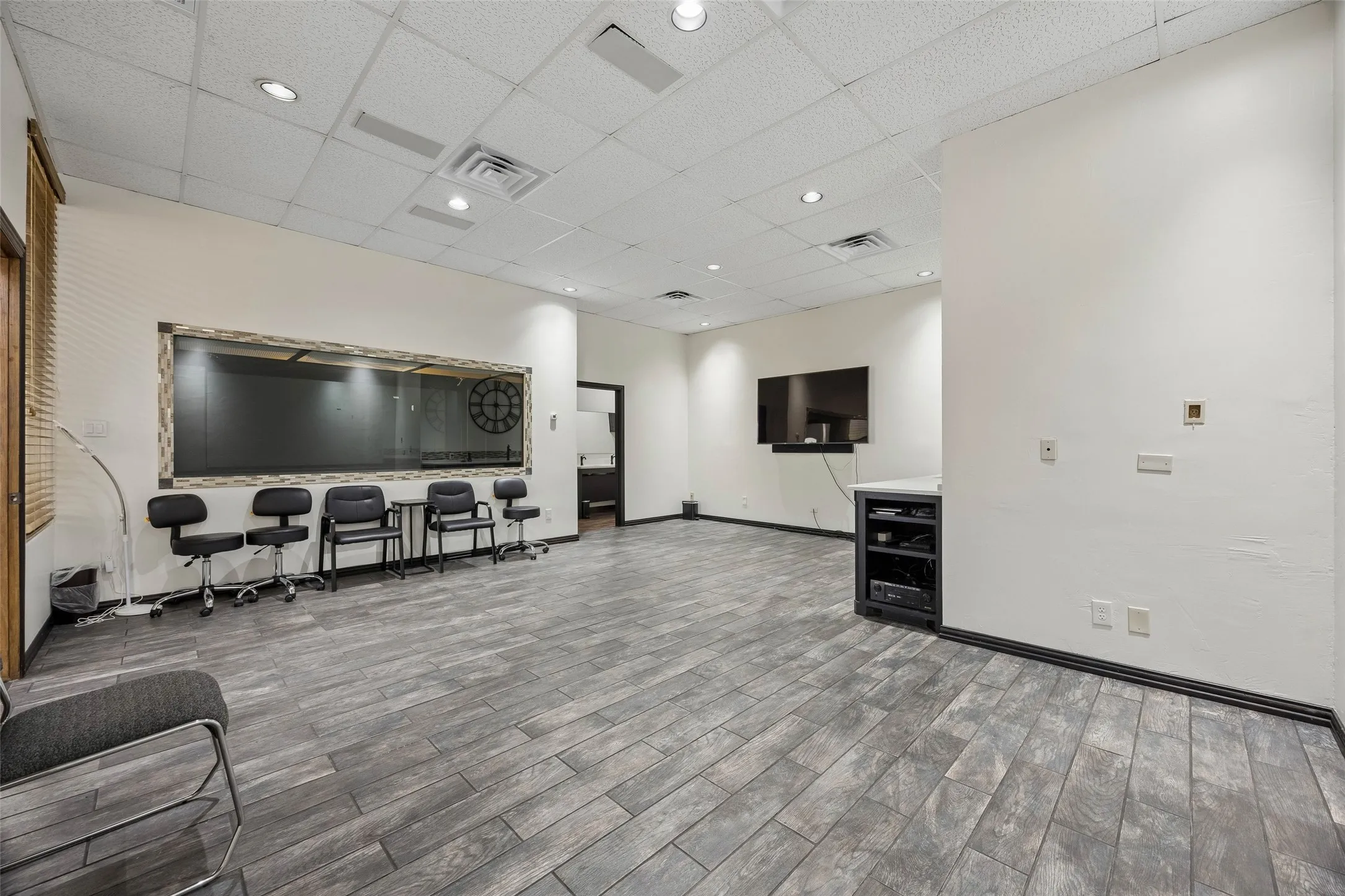 Office For Rent in Denton County , 208 N Hwy 377, Roanoke, Texas 76262, 0, 0, Garage spaces, 0 Sqft, built in 1993, mls#21400728, Real Estate Agent in Roanoke, Homes For Rent in Denton county, Homes For Rent in Roanoke, Realtor in Roanoke Texas, Real Estate Brokerage Independent Realty Texas, Luminita Cordes Realtor