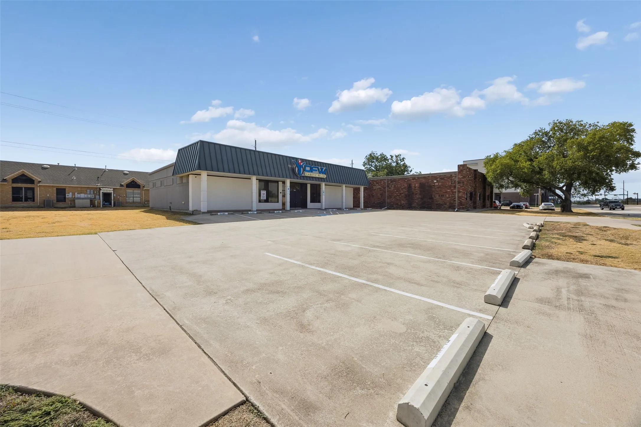 Office For Rent in Denton County , 208 N Hwy 377, Roanoke, Texas 76262, 0, 0, Garage spaces, 0 Sqft, built in 1993, mls#21400728, Real Estate Agent in Roanoke, Homes For Rent in Denton county, Homes For Rent in Roanoke, Realtor in Roanoke Texas, Real Estate Brokerage Independent Realty Texas, Luminita Cordes Realtor
