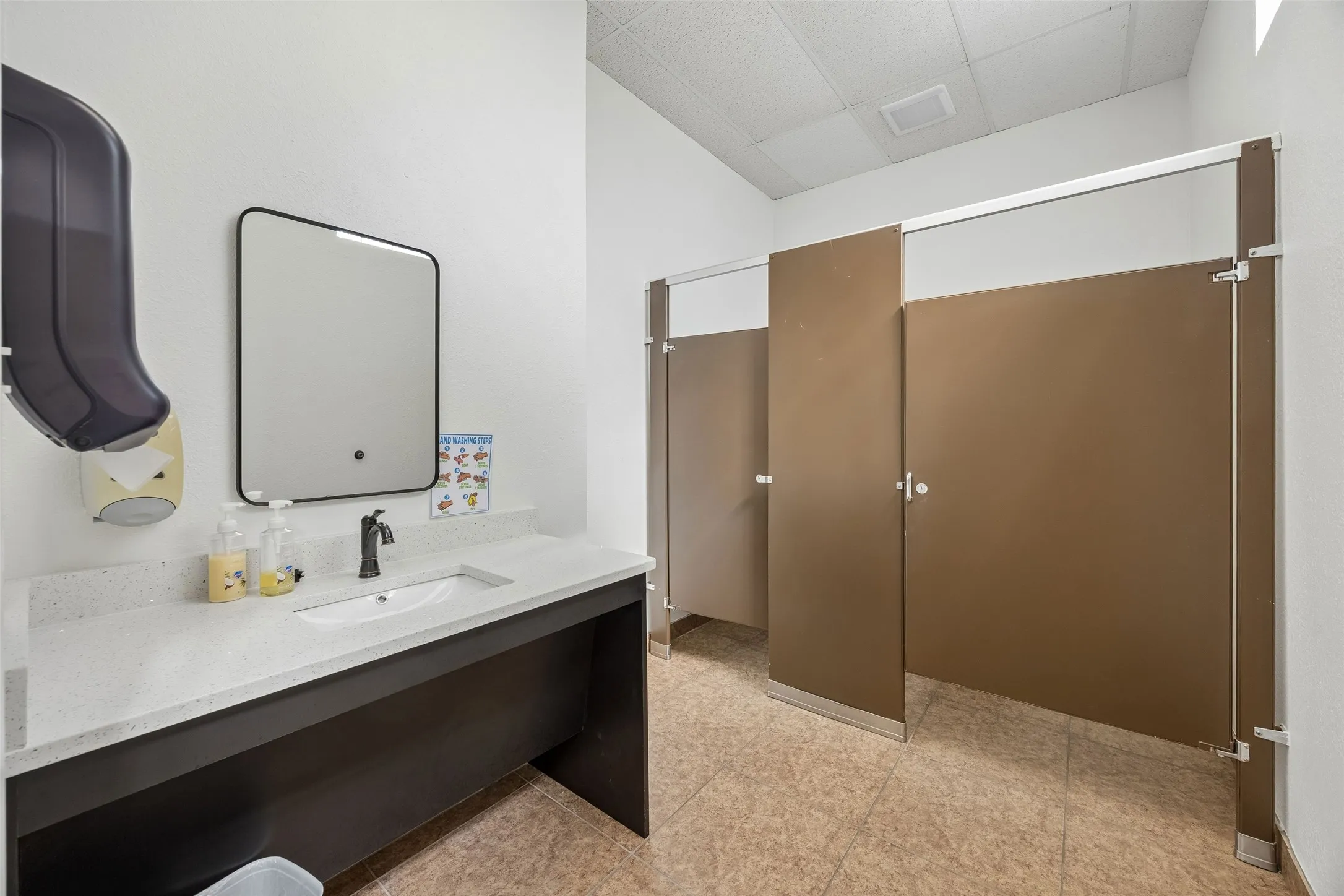 Office For Rent in Denton County , 208 N Hwy 377, Roanoke, Texas 76262, 0, 0, Garage spaces, 0 Sqft, built in 1993, mls#21400728, Real Estate Agent in Roanoke, Homes For Rent in Denton county, Homes For Rent in Roanoke, Realtor in Roanoke Texas, Real Estate Brokerage Independent Realty Texas, Luminita Cordes Realtor