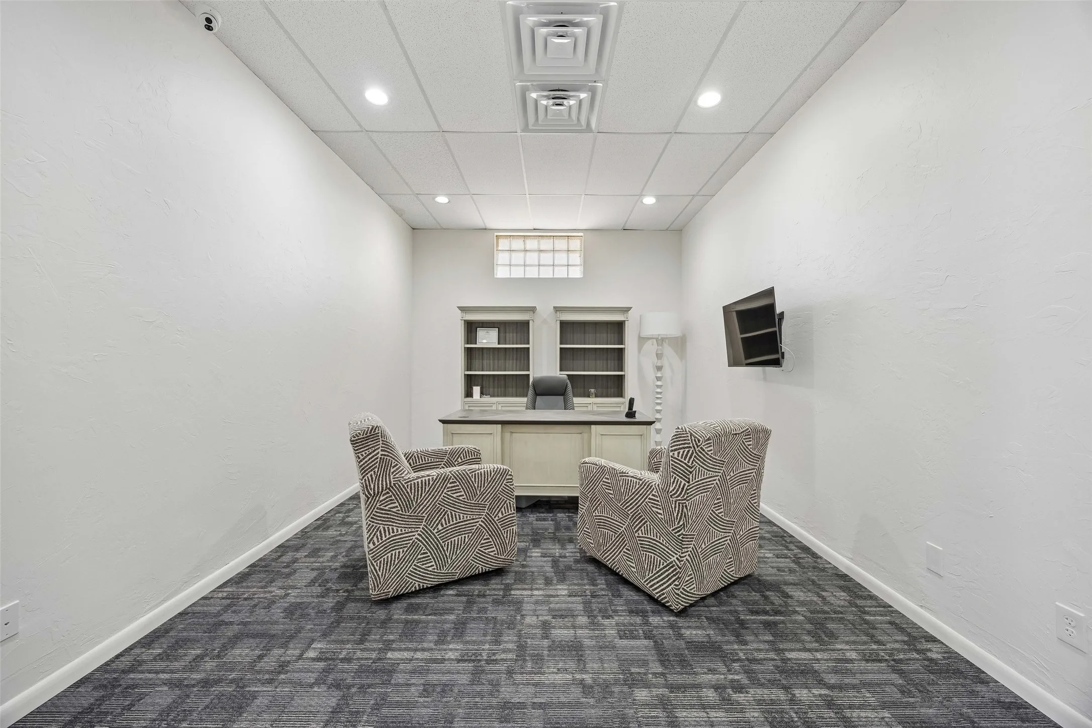 Office For Rent in Denton County , 208 N Hwy 377, Roanoke, Texas 76262, 0, 0, Garage spaces, 0 Sqft, built in 1993, mls#21400728, Real Estate Agent in Roanoke, Homes For Rent in Denton county, Homes For Rent in Roanoke, Realtor in Roanoke Texas, Real Estate Brokerage Independent Realty Texas, Luminita Cordes Realtor