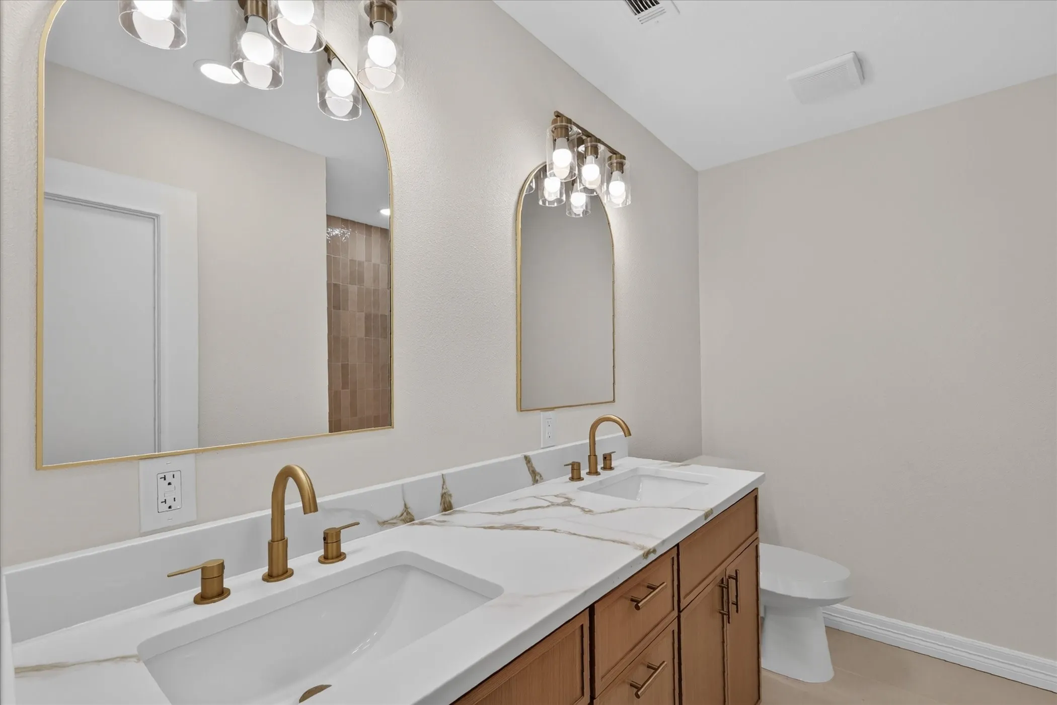 Single Family Residence For Sale in Denton County , 4106 Ridgecrest Trail, Carrollton, Texas 75007, 4 Bedroom, 3 Bathroom, 2 Garage spaces, 2,468 Sqft, built in 1993, mls#21402138, Real Estate Agent in Carrollton, Homes For Sale in Denton county, Homes For Sale in Carrollton, Realtor in Carrollton Texas, Real Estate Brokerage Independent Realty Texas, Luminita Cordes Realtor