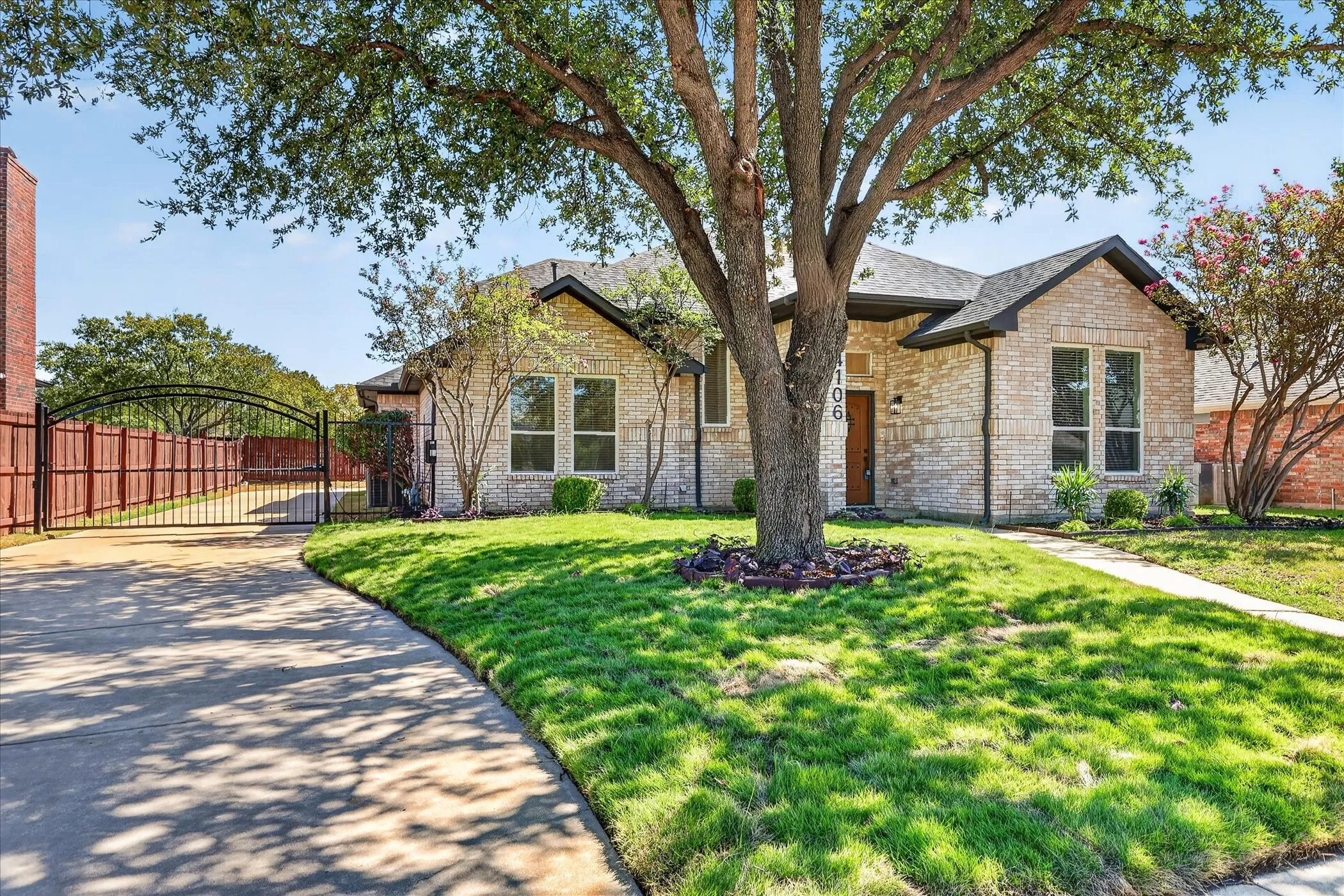 Single Family Residence For Sale in Denton County , 4106 Ridgecrest Trail, Carrollton, Texas 75007, 4 Bedroom, 3 Bathroom, 2 Garage spaces, 2,468 Sqft, built in 1993, mls#21402138, Real Estate Agent in Carrollton, Homes For Sale in Denton county, Homes For Sale in Carrollton, Realtor in Carrollton Texas, Real Estate Brokerage Independent Realty Texas, Luminita Cordes Realtor
