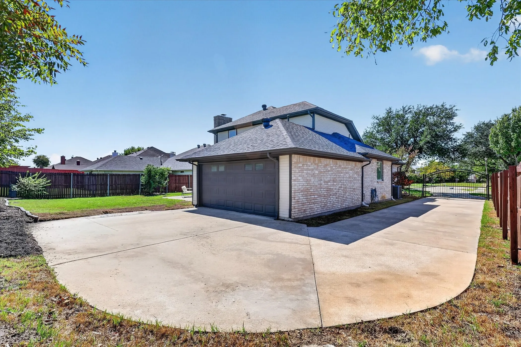 Single Family Residence For Sale in Denton County , 4106 Ridgecrest Trail, Carrollton, Texas 75007, 4 Bedroom, 3 Bathroom, 2 Garage spaces, 2,468 Sqft, built in 1993, mls#21402138, Real Estate Agent in Carrollton, Homes For Sale in Denton county, Homes For Sale in Carrollton, Realtor in Carrollton Texas, Real Estate Brokerage Independent Realty Texas, Luminita Cordes Realtor