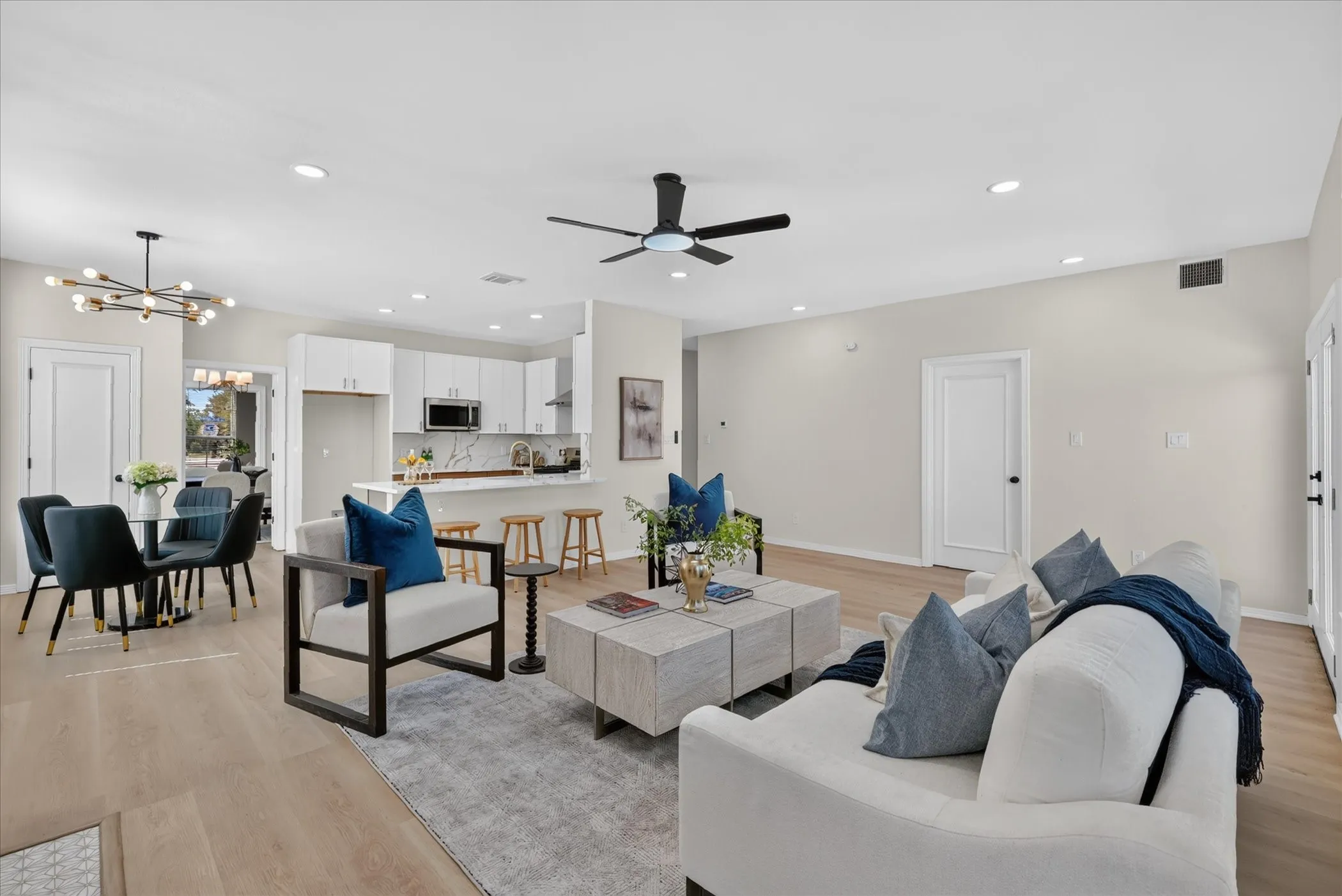 Single Family Residence For Sale in Denton County , 4106 Ridgecrest Trail, Carrollton, Texas 75007, 4 Bedroom, 3 Bathroom, 2 Garage spaces, 2,468 Sqft, built in 1993, mls#21402138, Real Estate Agent in Carrollton, Homes For Sale in Denton county, Homes For Sale in Carrollton, Realtor in Carrollton Texas, Real Estate Brokerage Independent Realty Texas, Luminita Cordes Realtor