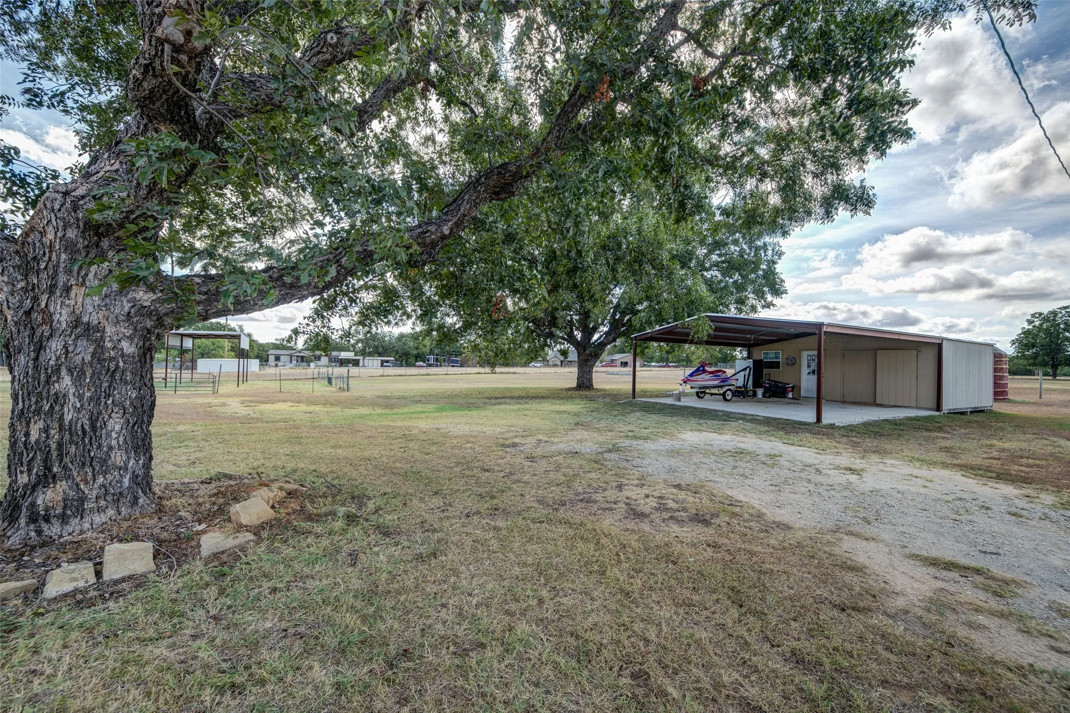 Single Family Residence For Sale in Wise County , 1290 County Road 3355, Paradise, Texas 76073, 4 Bedroom, 2 Bathroom, Garage spaces, 2,207 Sqft, built in 1991, mls#21402006, Real Estate Agent in Paradise, Homes For Sale in Wise county, Homes For Sale in Paradise, Realtor in Paradise Texas, Real Estate Brokerage Independent Realty Texas, Luminita Cordes Realtor