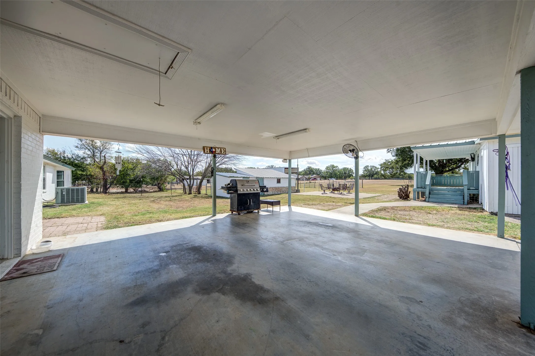 Single Family Residence For Sale in Wise County , 1290 County Road 3355, Paradise, Texas 76073, 4 Bedroom, 2 Bathroom, Garage spaces, 2,207 Sqft, built in 1991, mls#21402006, Real Estate Agent in Paradise, Homes For Sale in Wise county, Homes For Sale in Paradise, Realtor in Paradise Texas, Real Estate Brokerage Independent Realty Texas, Luminita Cordes Realtor