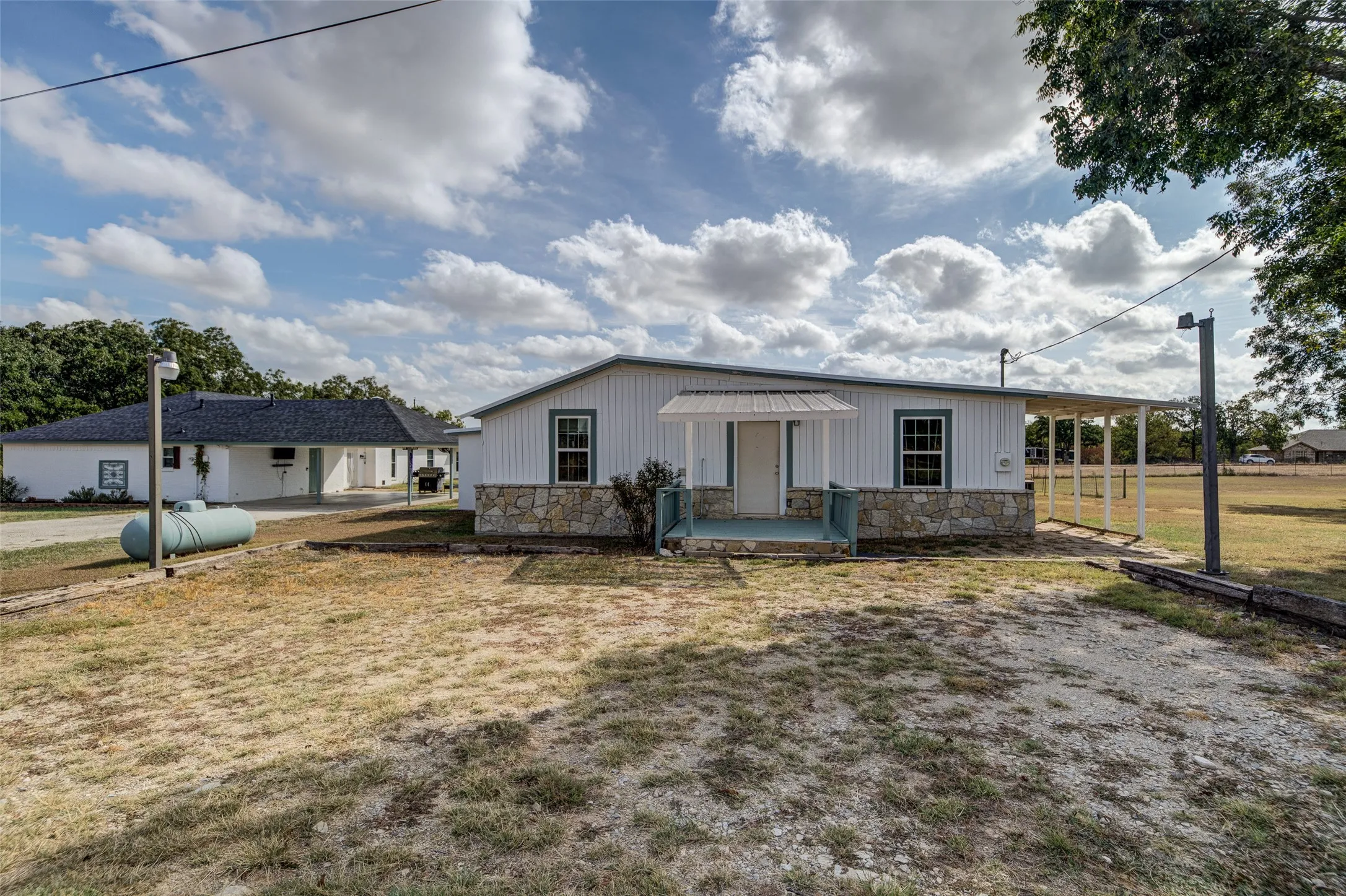 Single Family Residence For Sale in Wise County , 1290 County Road 3355, Paradise, Texas 76073, 4 Bedroom, 2 Bathroom, Garage spaces, 2,207 Sqft, built in 1991, mls#21402006, Real Estate Agent in Paradise, Homes For Sale in Wise county, Homes For Sale in Paradise, Realtor in Paradise Texas, Real Estate Brokerage Independent Realty Texas, Luminita Cordes Realtor