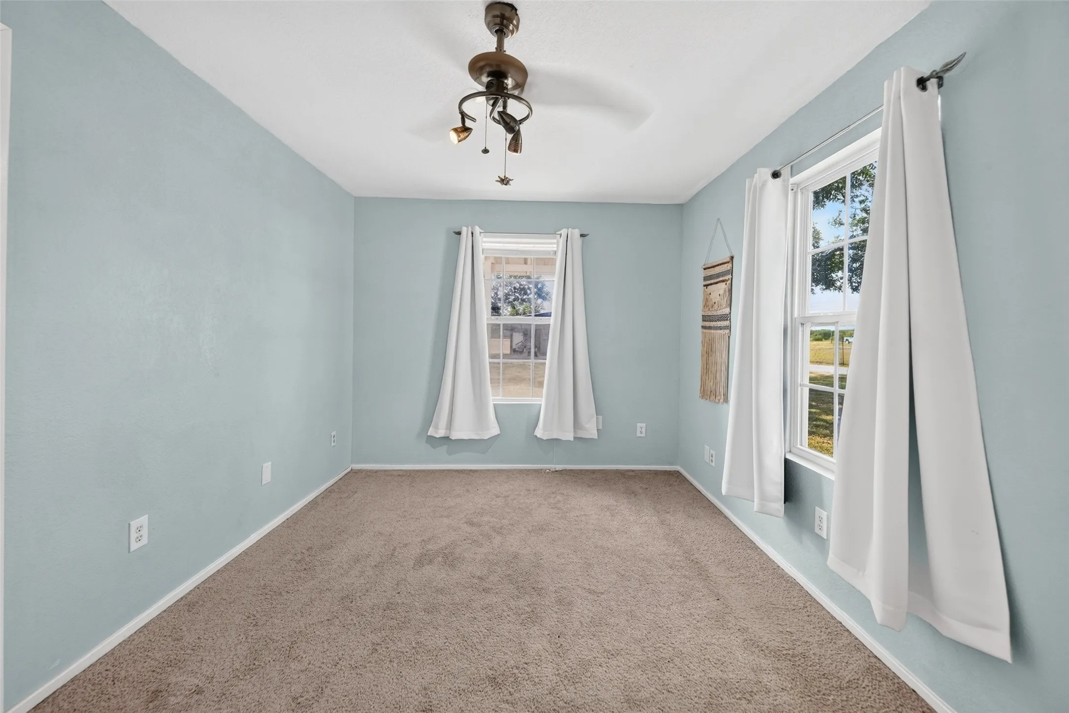 Single Family Residence For Sale in Wise County , 1290 County Road 3355, Paradise, Texas 76073, 4 Bedroom, 2 Bathroom, Garage spaces, 2,207 Sqft, built in 1991, mls#21402006, Real Estate Agent in Paradise, Homes For Sale in Wise county, Homes For Sale in Paradise, Realtor in Paradise Texas, Real Estate Brokerage Independent Realty Texas, Luminita Cordes Realtor
