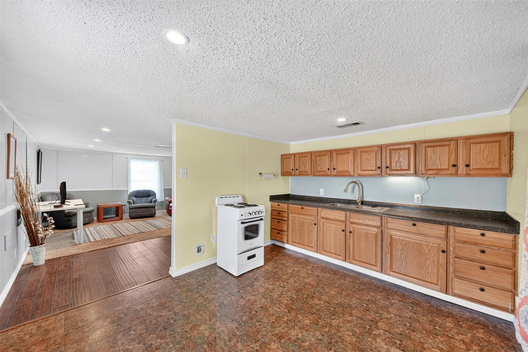 Single Family Residence For Sale in Wise County , 1290 County Road 3355, Paradise, Texas 76073, 4 Bedroom, 2 Bathroom, Garage spaces, 2,207 Sqft, built in 1991, mls#21402006, Real Estate Agent in Paradise, Homes For Sale in Wise county, Homes For Sale in Paradise, Realtor in Paradise Texas, Real Estate Brokerage Independent Realty Texas, Luminita Cordes Realtor