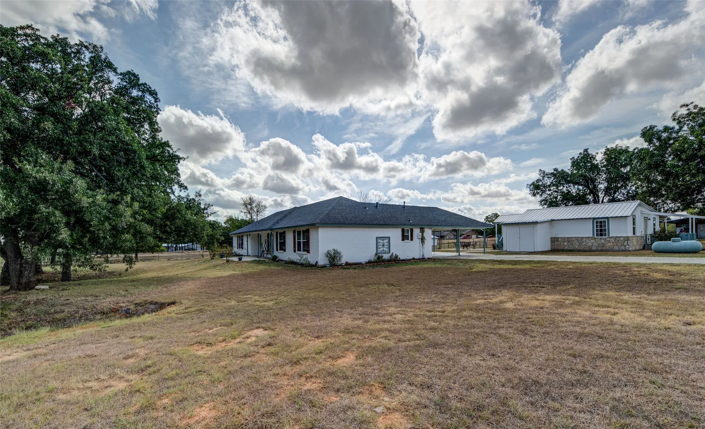 Single Family Residence For Sale in Wise County , 1290 County Road 3355, Paradise, Texas 76073, 4 Bedroom, 2 Bathroom, Garage spaces, 2,207 Sqft, built in 1991, mls#21402006, Real Estate Agent in Paradise, Homes For Sale in Wise county, Homes For Sale in Paradise, Realtor in Paradise Texas, Real Estate Brokerage Independent Realty Texas, Luminita Cordes Realtor