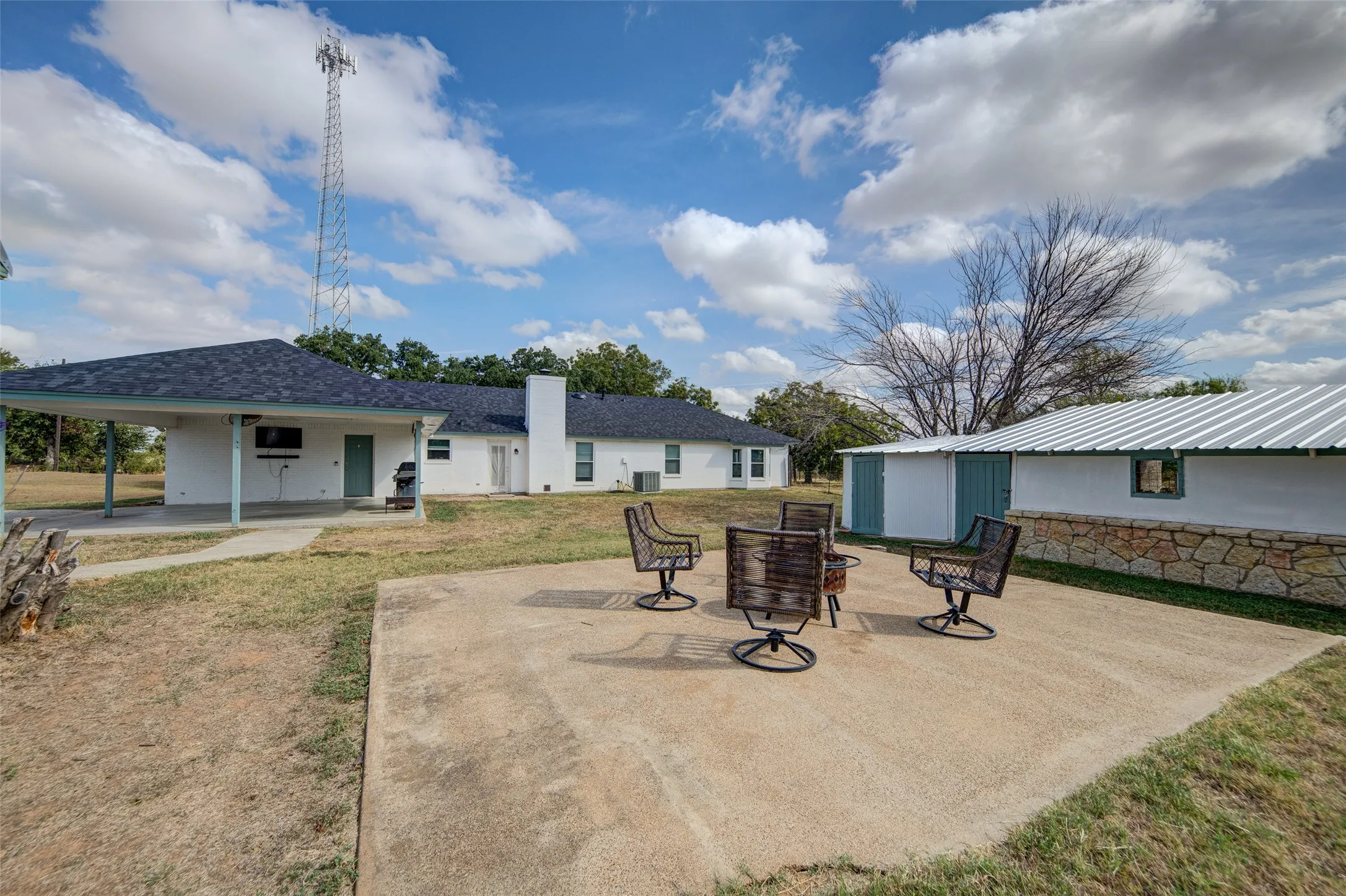 Single Family Residence For Sale in Wise County , 1290 County Road 3355, Paradise, Texas 76073, 4 Bedroom, 2 Bathroom, Garage spaces, 2,207 Sqft, built in 1991, mls#21402006, Real Estate Agent in Paradise, Homes For Sale in Wise county, Homes For Sale in Paradise, Realtor in Paradise Texas, Real Estate Brokerage Independent Realty Texas, Luminita Cordes Realtor