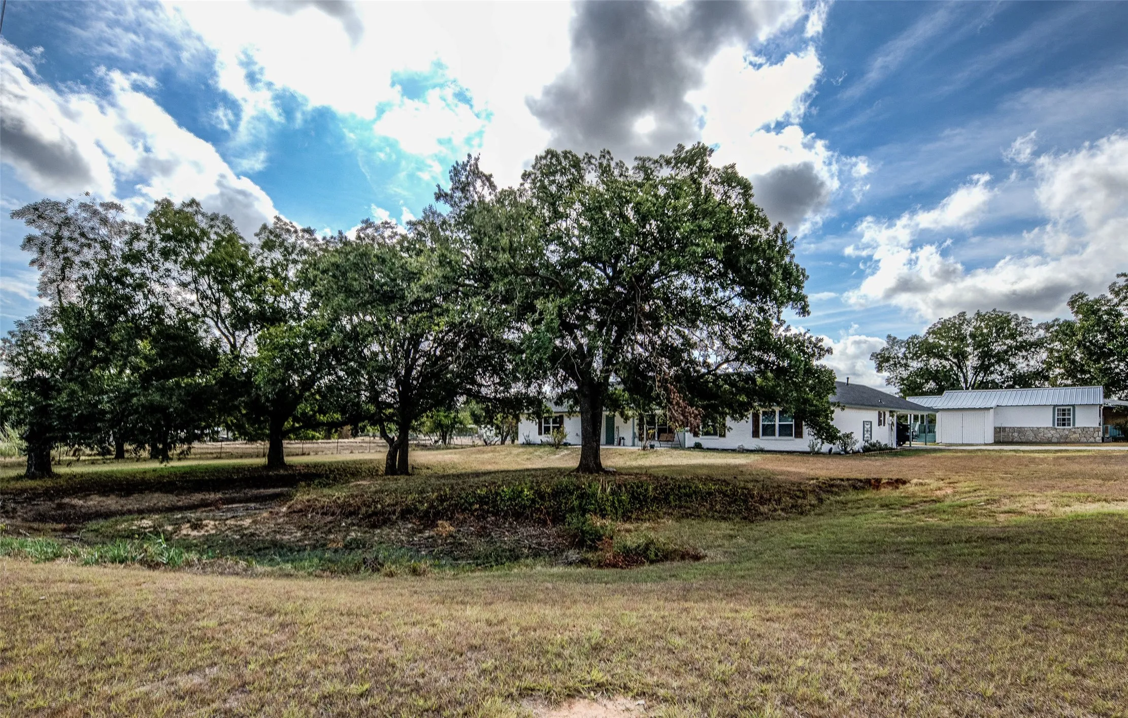 Single Family Residence For Sale in Wise County , 1290 County Road 3355, Paradise, Texas 76073, 4 Bedroom, 2 Bathroom, Garage spaces, 2,207 Sqft, built in 1991, mls#21402006, Real Estate Agent in Paradise, Homes For Sale in Wise county, Homes For Sale in Paradise, Realtor in Paradise Texas, Real Estate Brokerage Independent Realty Texas, Luminita Cordes Realtor