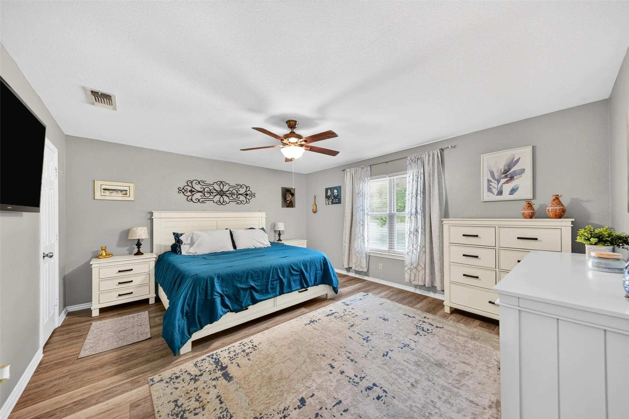 Single Family Residence For Sale in Wise County , 1290 County Road 3355, Paradise, Texas 76073, 4 Bedroom, 2 Bathroom, Garage spaces, 2,207 Sqft, built in 1991, mls#21402006, Real Estate Agent in Paradise, Homes For Sale in Wise county, Homes For Sale in Paradise, Realtor in Paradise Texas, Real Estate Brokerage Independent Realty Texas, Luminita Cordes Realtor