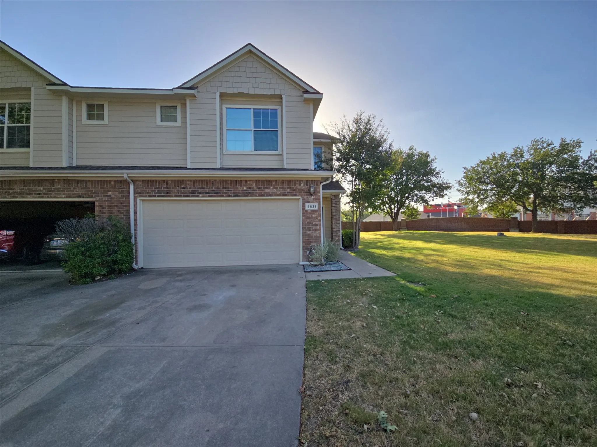 Townhouse For Rent in Collin County , 8621 Brunswick Drive, Plano, Texas 75024, 3 Bedroom, 3 Bathroom, 2 Garage spaces, 1,597 Sqft, built in 2004, mls#21402072, Real Estate Agent in Plano, Homes For Rent in Collin county, Homes For Rent in Plano, Realtor in Plano Texas, Real Estate Brokerage Independent Realty Texas, Luminita Cordes Realtor