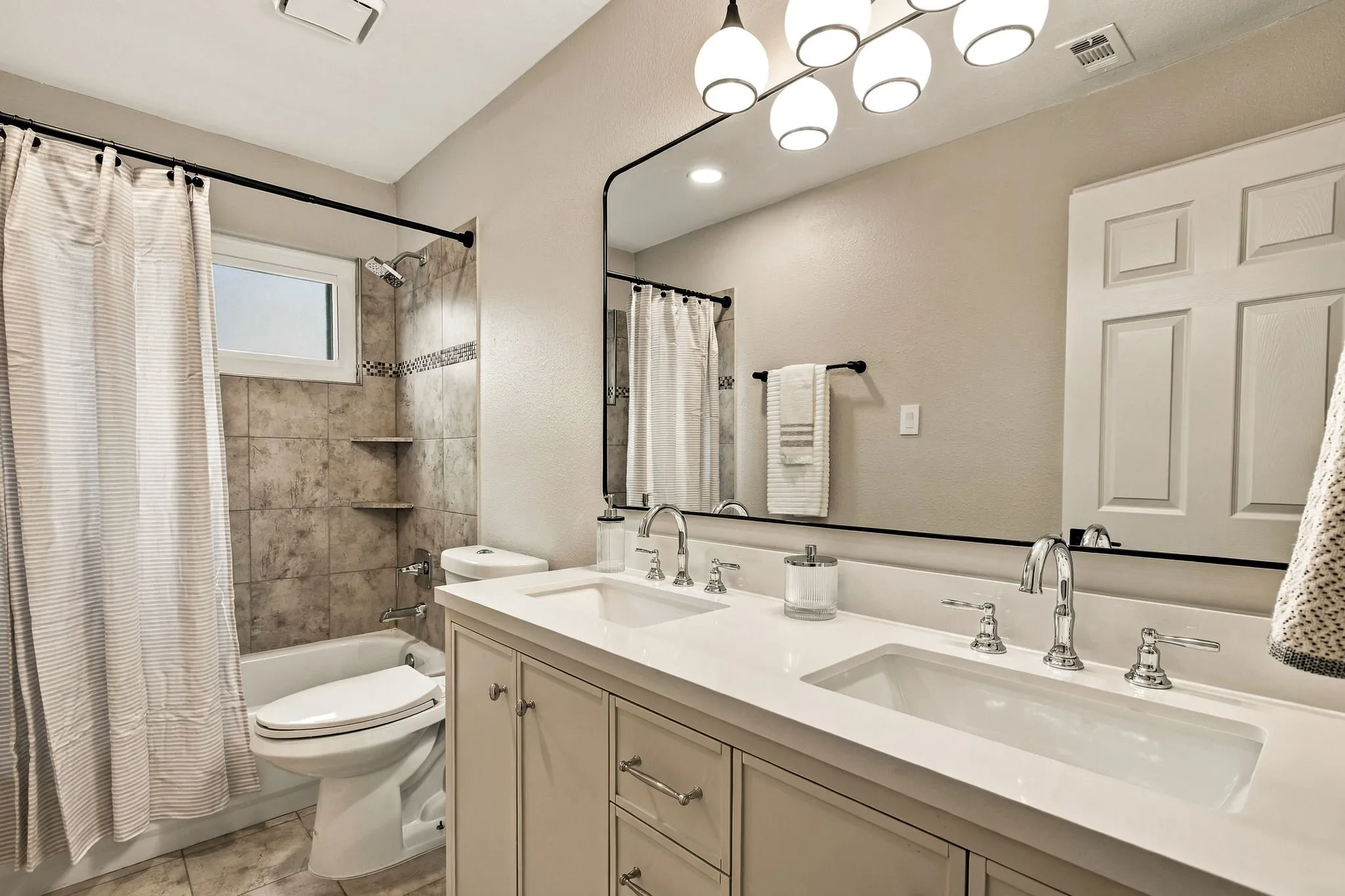Single Family Residence For Sale in Denton County , 2408 Amber Lane, Flower Mound, Texas 75028, 5 Bedroom, 4 Bathroom, 2 Garage spaces, 3,017 Sqft, built in 1994, mls#21401402, Real Estate Agent in Flower Mound, Homes For Sale in Denton county, Homes For Sale in Flower Mound, Realtor in Flower Mound Texas, Real Estate Brokerage Independent Realty Texas, Luminita Cordes Realtor