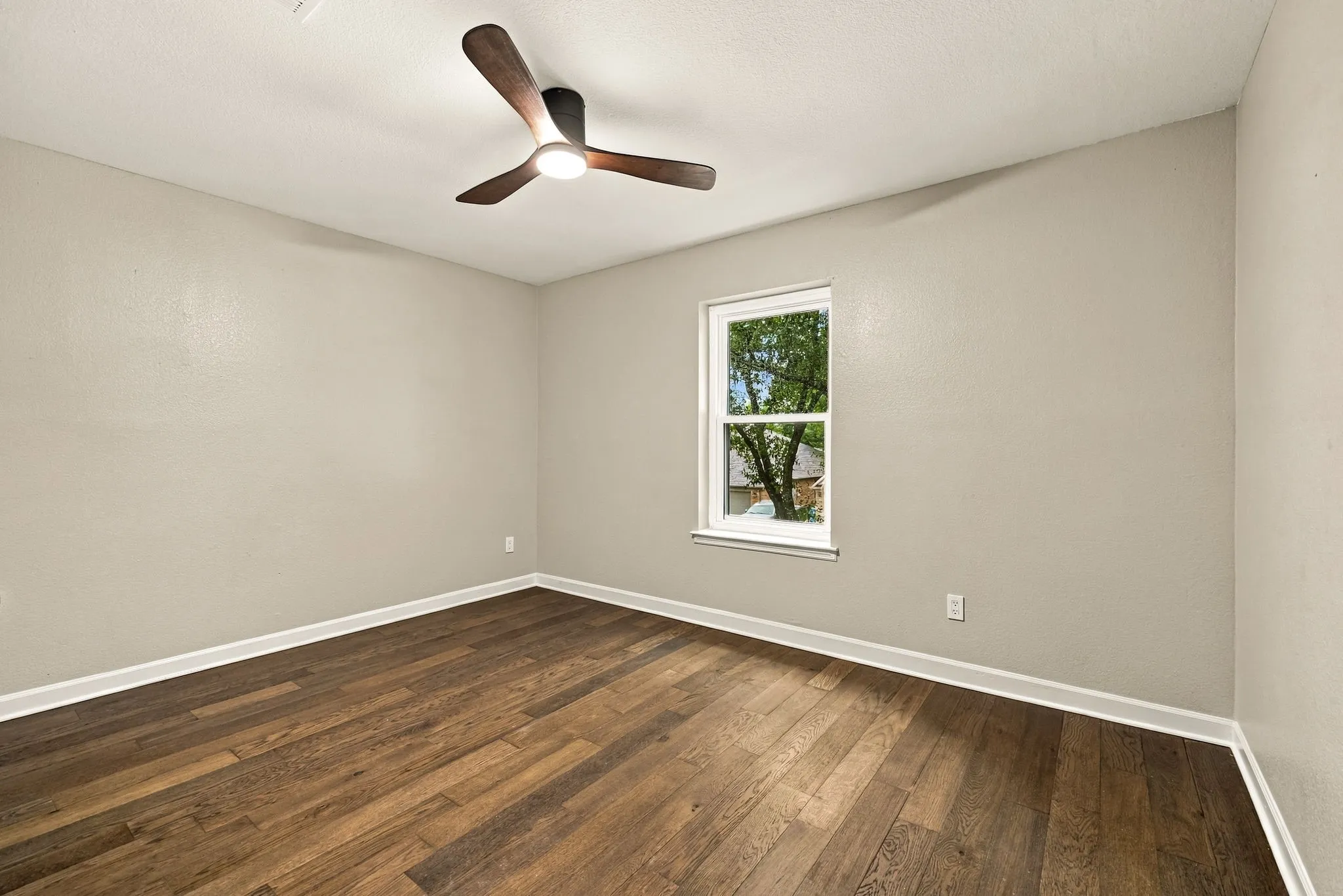 Single Family Residence For Sale in Denton County , 2408 Amber Lane, Flower Mound, Texas 75028, 5 Bedroom, 4 Bathroom, 2 Garage spaces, 3,017 Sqft, built in 1994, mls#21401402, Real Estate Agent in Flower Mound, Homes For Sale in Denton county, Homes For Sale in Flower Mound, Realtor in Flower Mound Texas, Real Estate Brokerage Independent Realty Texas, Luminita Cordes Realtor
