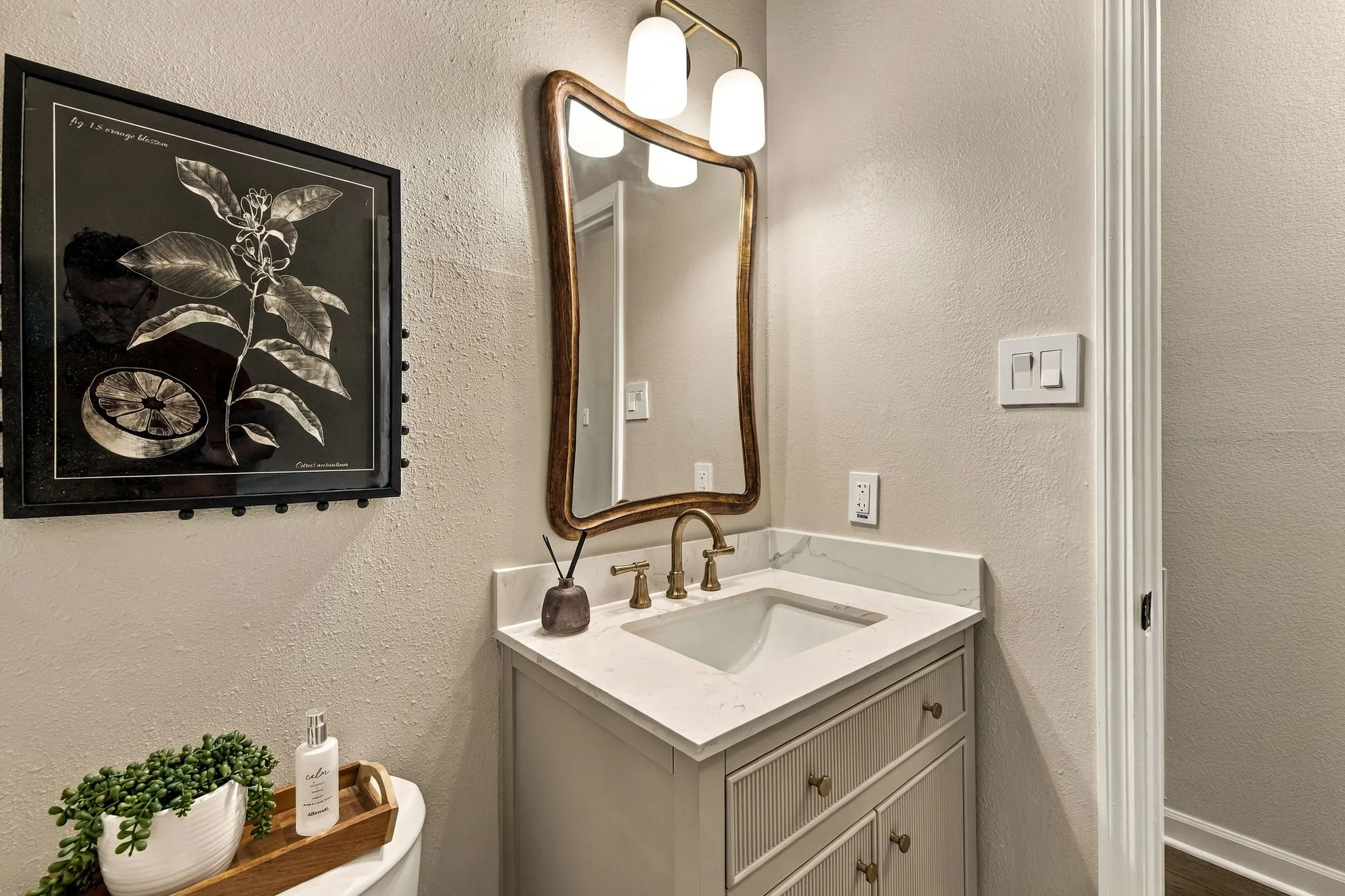 Single Family Residence For Sale in Denton County , 2408 Amber Lane, Flower Mound, Texas 75028, 5 Bedroom, 4 Bathroom, 2 Garage spaces, 3,017 Sqft, built in 1994, mls#21401402, Real Estate Agent in Flower Mound, Homes For Sale in Denton county, Homes For Sale in Flower Mound, Realtor in Flower Mound Texas, Real Estate Brokerage Independent Realty Texas, Luminita Cordes Realtor