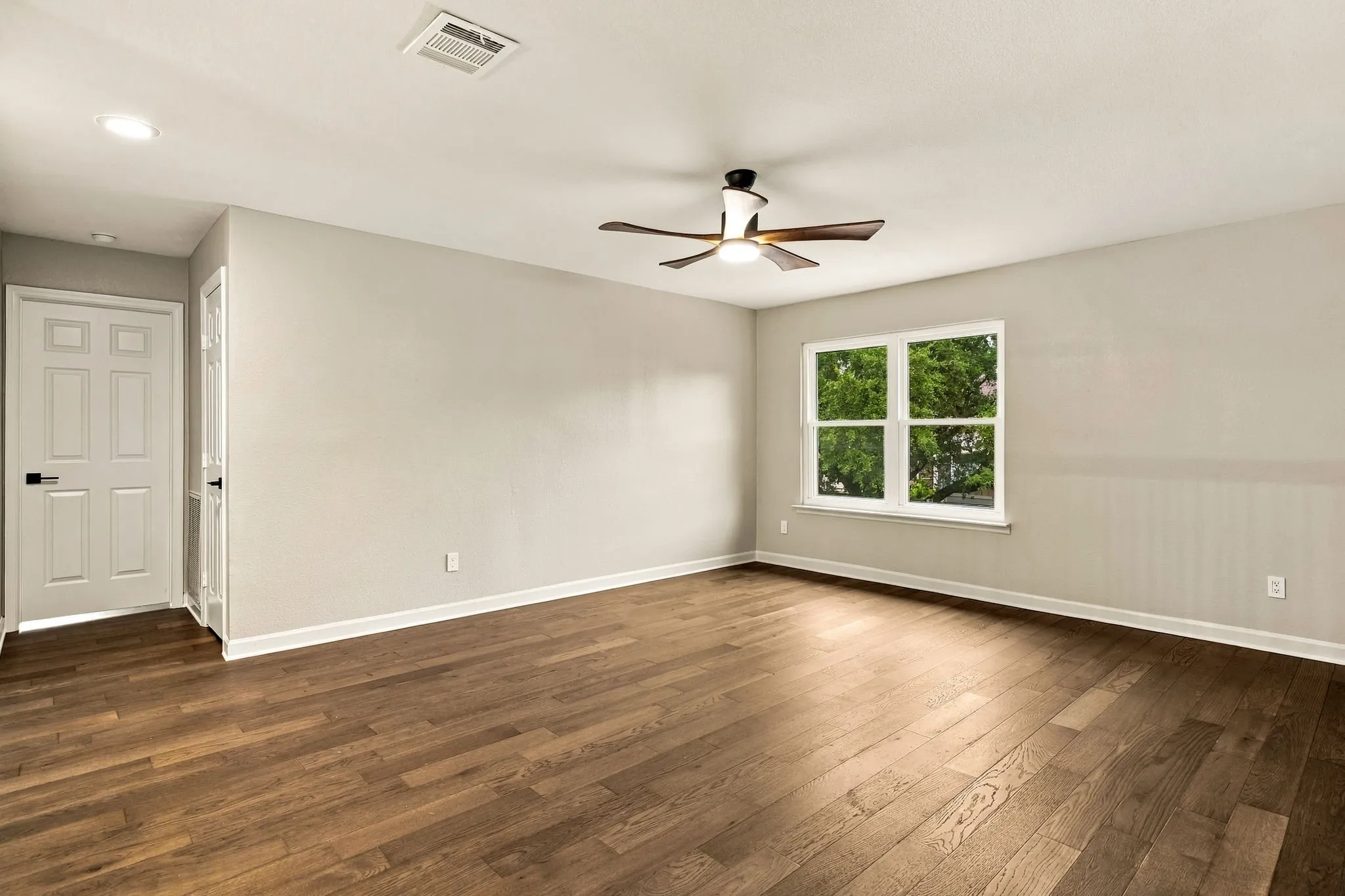 Single Family Residence For Sale in Denton County , 2408 Amber Lane, Flower Mound, Texas 75028, 5 Bedroom, 4 Bathroom, 2 Garage spaces, 3,017 Sqft, built in 1994, mls#21401402, Real Estate Agent in Flower Mound, Homes For Sale in Denton county, Homes For Sale in Flower Mound, Realtor in Flower Mound Texas, Real Estate Brokerage Independent Realty Texas, Luminita Cordes Realtor