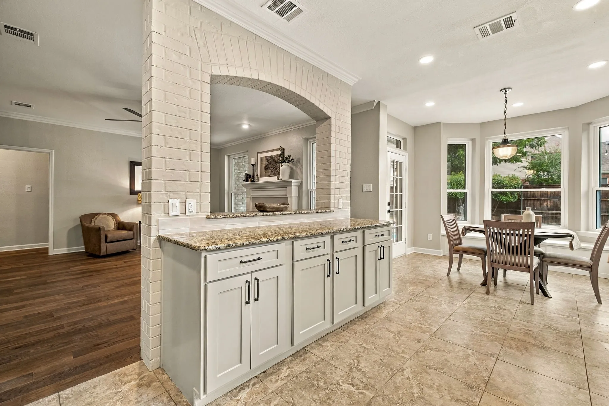 Single Family Residence For Sale in Denton County , 2408 Amber Lane, Flower Mound, Texas 75028, 5 Bedroom, 4 Bathroom, 2 Garage spaces, 3,017 Sqft, built in 1994, mls#21401402, Real Estate Agent in Flower Mound, Homes For Sale in Denton county, Homes For Sale in Flower Mound, Realtor in Flower Mound Texas, Real Estate Brokerage Independent Realty Texas, Luminita Cordes Realtor