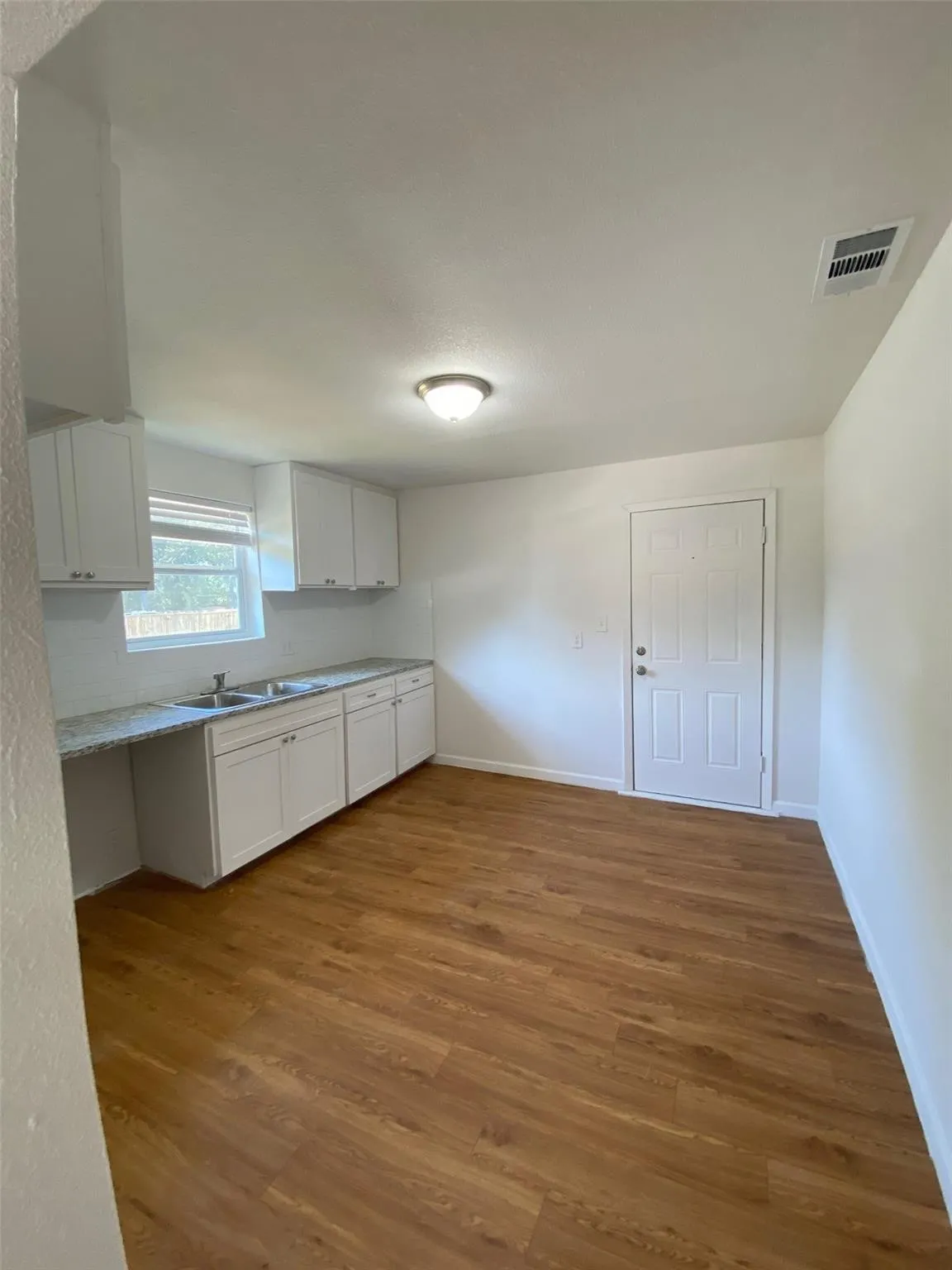 Single Family Residence For Rent in Grayson County , 2020 S Branch Street, Sherman, Texas 75090, 2 Bedroom, 1 Bathroom, Garage spaces, 720 Sqft, built in 1942, mls#21402150, Real Estate Agent in Sherman, Homes For Rent in Grayson county, Homes For Rent in Sherman, Realtor in Sherman Texas, Real Estate Brokerage Independent Realty Texas, Luminita Cordes Realtor
