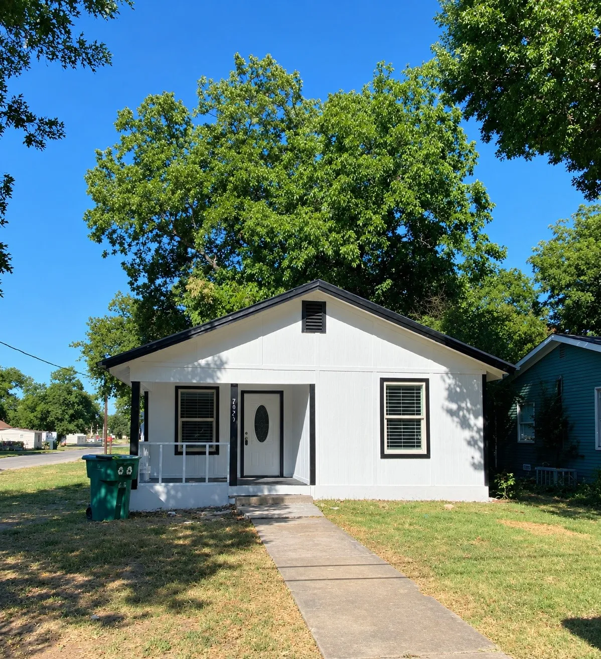 Single Family Residence For Rent in Grayson County , 2020 S Branch Street, Sherman, Texas 75090, 2 Bedroom, 1 Bathroom, Garage spaces, 720 Sqft, built in 1942, mls#21402150, Real Estate Agent in Sherman, Homes For Rent in Grayson county, Homes For Rent in Sherman, Realtor in Sherman Texas, Real Estate Brokerage Independent Realty Texas, Luminita Cordes Realtor