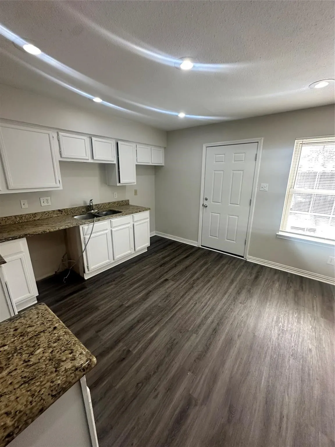Condominium For Rent in Dallas County , 2268 Colony Court, Dallas, Texas 75235, 2 Bedroom, 2 Bathroom, Garage spaces, 1,148 Sqft, built in 1984, mls#21401990, Real Estate Agent in Dallas, Homes For Rent in Dallas county, Homes For Rent in Dallas, Realtor in Dallas Texas, Real Estate Brokerage Independent Realty Texas, Luminita Cordes Realtor