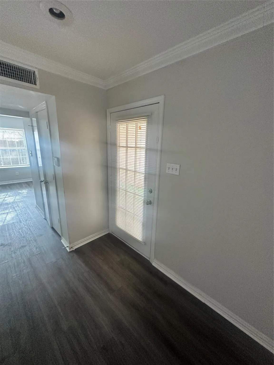 Condominium For Rent in Dallas County , 2268 Colony Court, Dallas, Texas 75235, 2 Bedroom, 2 Bathroom, Garage spaces, 1,148 Sqft, built in 1984, mls#21401990, Real Estate Agent in Dallas, Homes For Rent in Dallas county, Homes For Rent in Dallas, Realtor in Dallas Texas, Real Estate Brokerage Independent Realty Texas, Luminita Cordes Realtor
