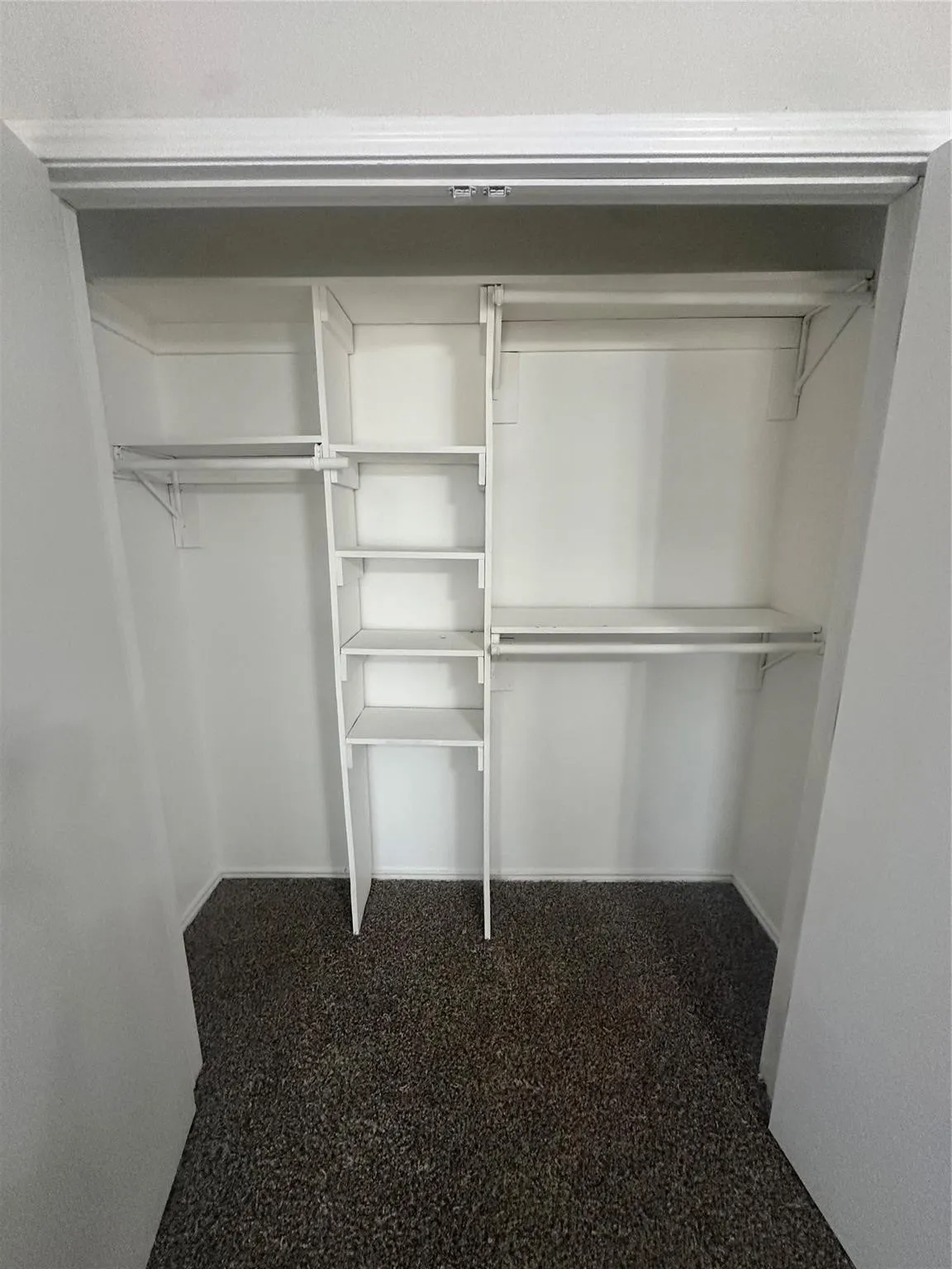 Condominium For Rent in Dallas County , 2268 Colony Court, Dallas, Texas 75235, 2 Bedroom, 2 Bathroom, Garage spaces, 1,148 Sqft, built in 1984, mls#21401990, Real Estate Agent in Dallas, Homes For Rent in Dallas county, Homes For Rent in Dallas, Realtor in Dallas Texas, Real Estate Brokerage Independent Realty Texas, Luminita Cordes Realtor