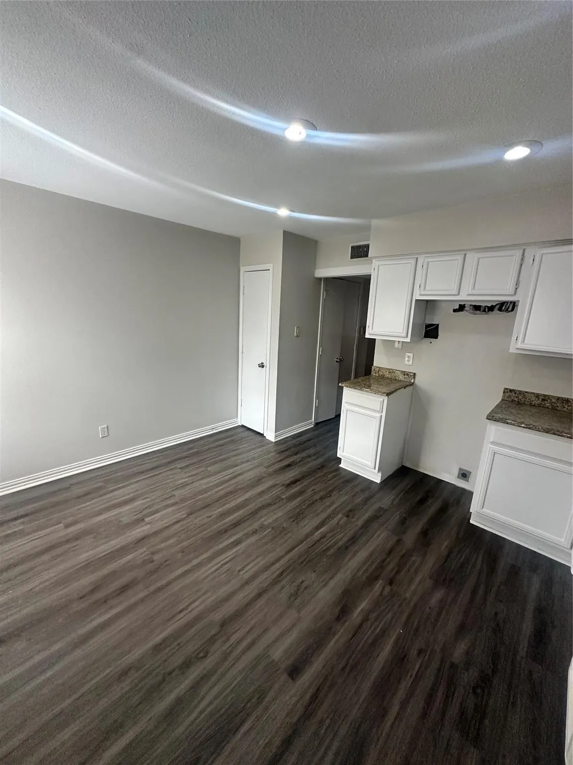 Condominium For Rent in Dallas County , 2268 Colony Court, Dallas, Texas 75235, 2 Bedroom, 2 Bathroom, Garage spaces, 1,148 Sqft, built in 1984, mls#21401990, Real Estate Agent in Dallas, Homes For Rent in Dallas county, Homes For Rent in Dallas, Realtor in Dallas Texas, Real Estate Brokerage Independent Realty Texas, Luminita Cordes Realtor
