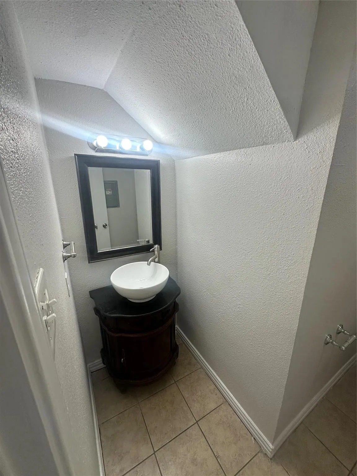 Condominium For Rent in Dallas County , 2268 Colony Court, Dallas, Texas 75235, 2 Bedroom, 2 Bathroom, Garage spaces, 1,148 Sqft, built in 1984, mls#21401990, Real Estate Agent in Dallas, Homes For Rent in Dallas county, Homes For Rent in Dallas, Realtor in Dallas Texas, Real Estate Brokerage Independent Realty Texas, Luminita Cordes Realtor