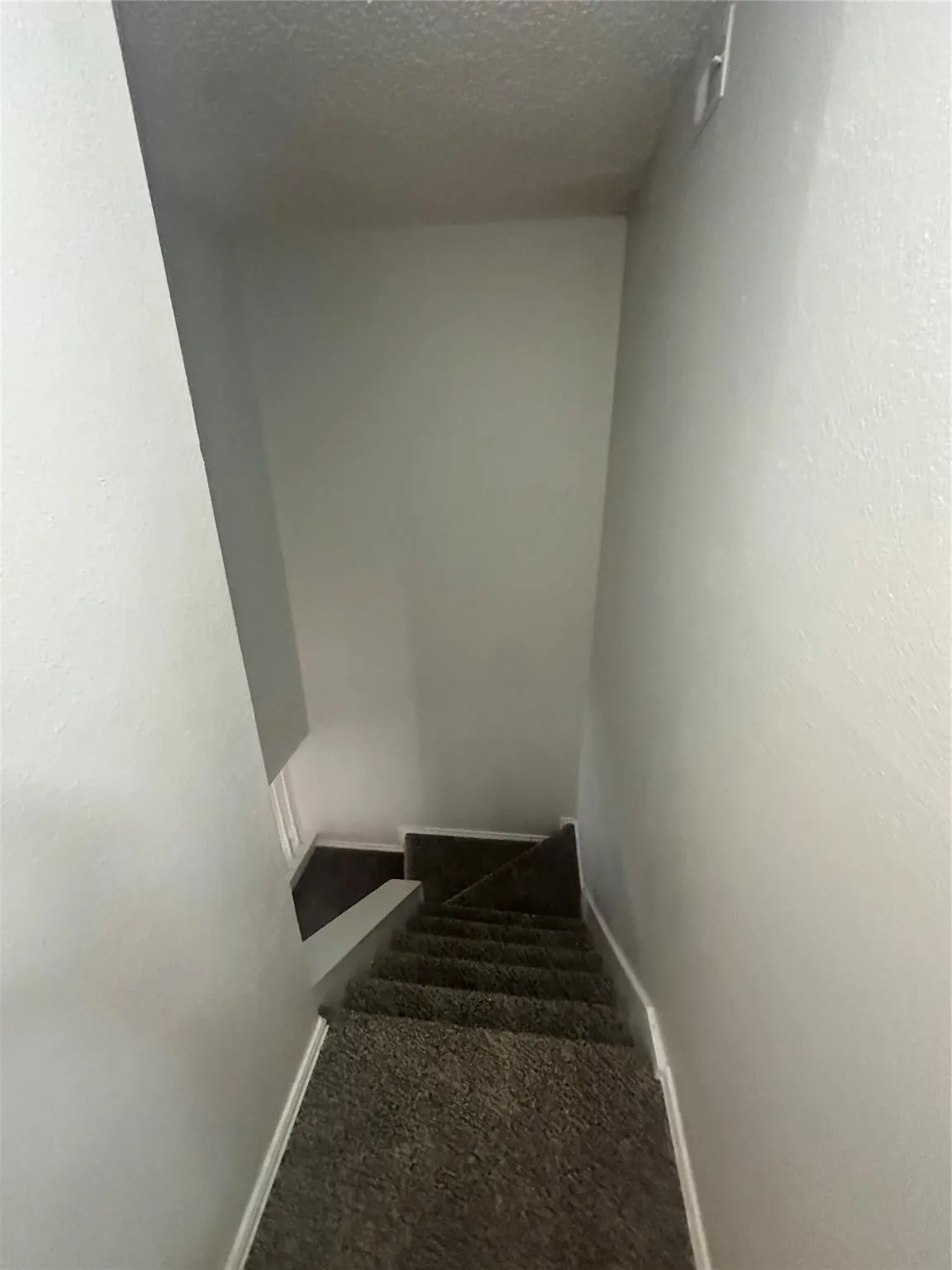 Condominium For Rent in Dallas County , 2268 Colony Court, Dallas, Texas 75235, 2 Bedroom, 2 Bathroom, Garage spaces, 1,148 Sqft, built in 1984, mls#21401990, Real Estate Agent in Dallas, Homes For Rent in Dallas county, Homes For Rent in Dallas, Realtor in Dallas Texas, Real Estate Brokerage Independent Realty Texas, Luminita Cordes Realtor