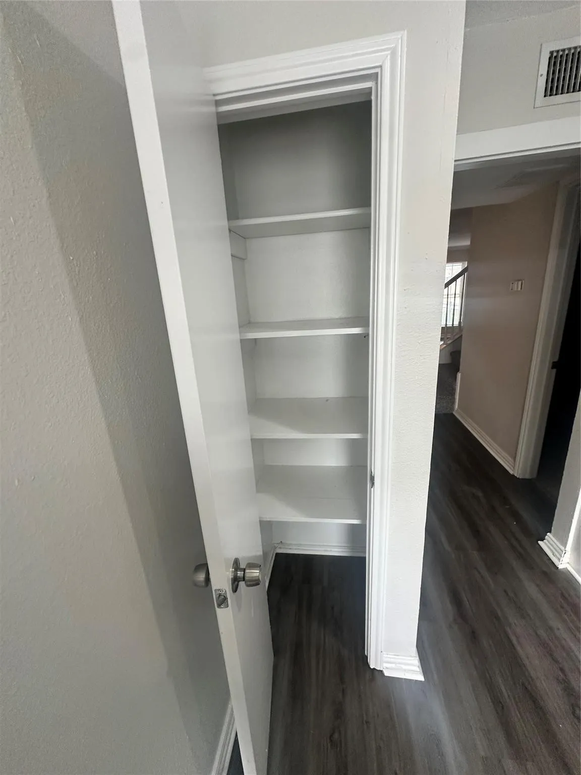 Condominium For Rent in Dallas County , 2268 Colony Court, Dallas, Texas 75235, 2 Bedroom, 2 Bathroom, Garage spaces, 1,148 Sqft, built in 1984, mls#21401990, Real Estate Agent in Dallas, Homes For Rent in Dallas county, Homes For Rent in Dallas, Realtor in Dallas Texas, Real Estate Brokerage Independent Realty Texas, Luminita Cordes Realtor