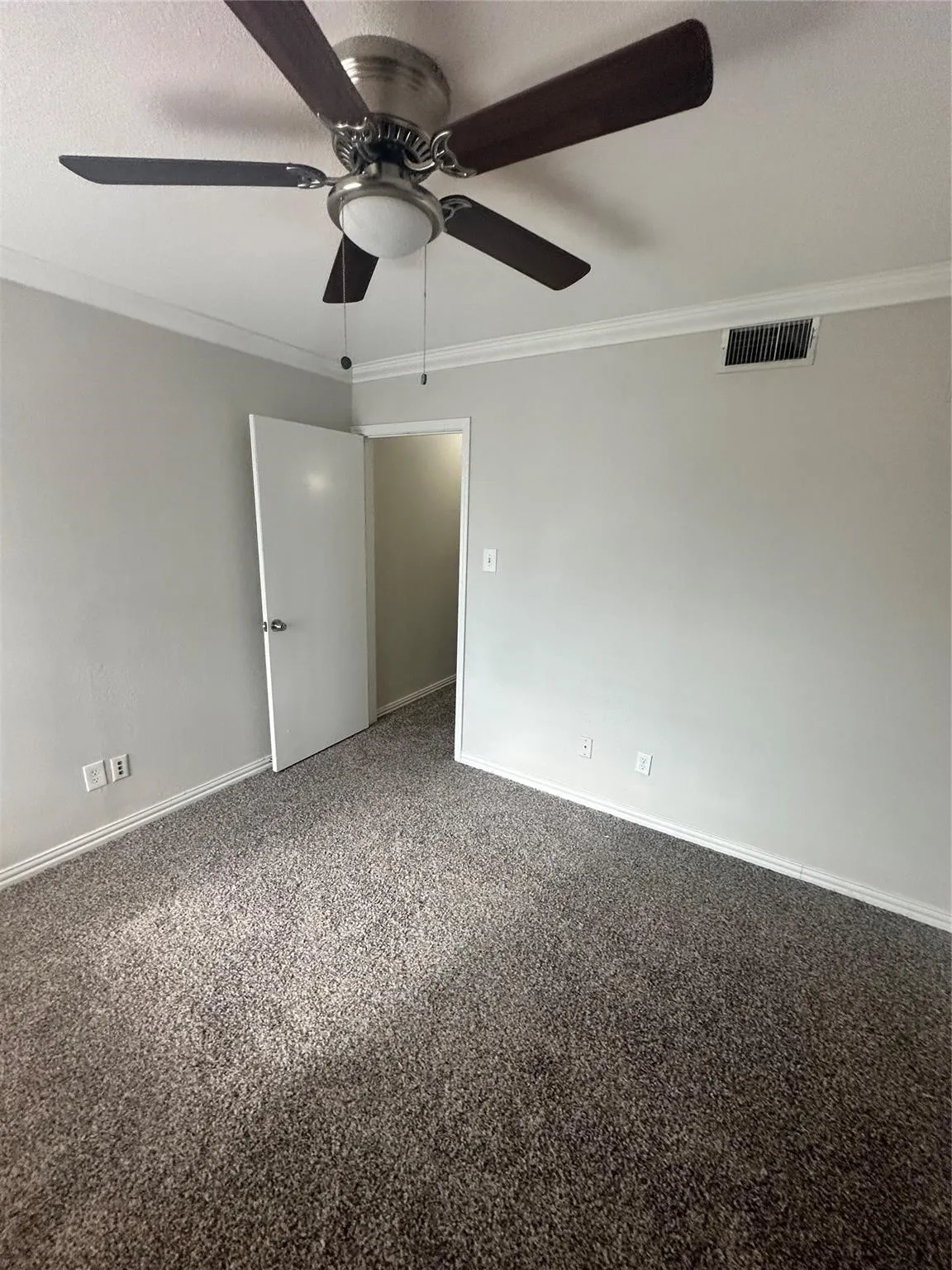 Condominium For Rent in Dallas County , 2268 Colony Court, Dallas, Texas 75235, 2 Bedroom, 2 Bathroom, Garage spaces, 1,148 Sqft, built in 1984, mls#21401990, Real Estate Agent in Dallas, Homes For Rent in Dallas county, Homes For Rent in Dallas, Realtor in Dallas Texas, Real Estate Brokerage Independent Realty Texas, Luminita Cordes Realtor