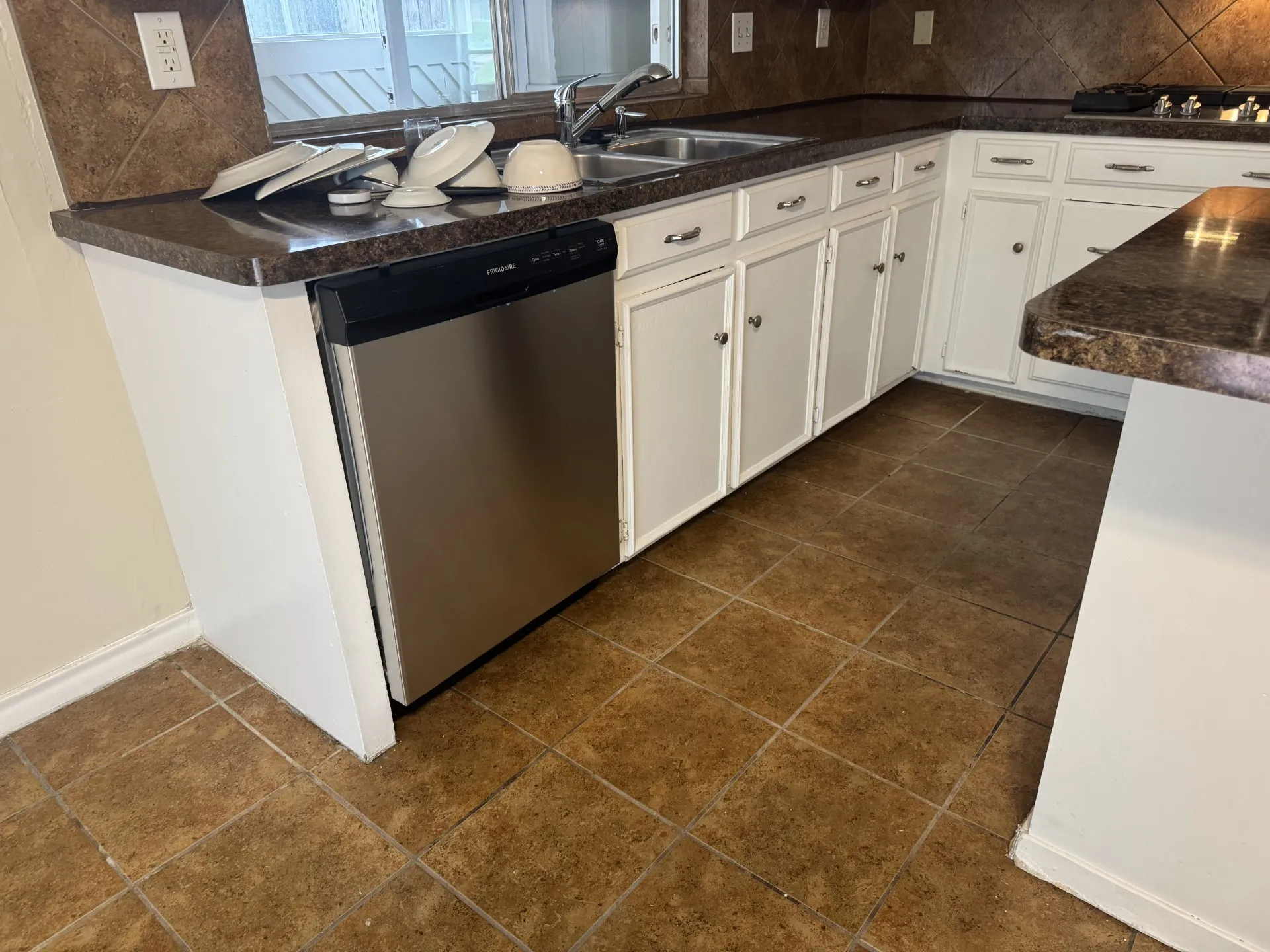 Single Family Residence For Rent in Dallas County , 705 Kingsbridge Drive, Garland, Texas 75040, 3 Bedroom, 2 Bathroom, 2 Garage spaces, 1,850 Sqft, built in 1973, mls#21402155, Real Estate Agent in Garland, Homes For Rent in Dallas county, Homes For Rent in Garland, Realtor in Garland Texas, Real Estate Brokerage Independent Realty Texas, Luminita Cordes Realtor