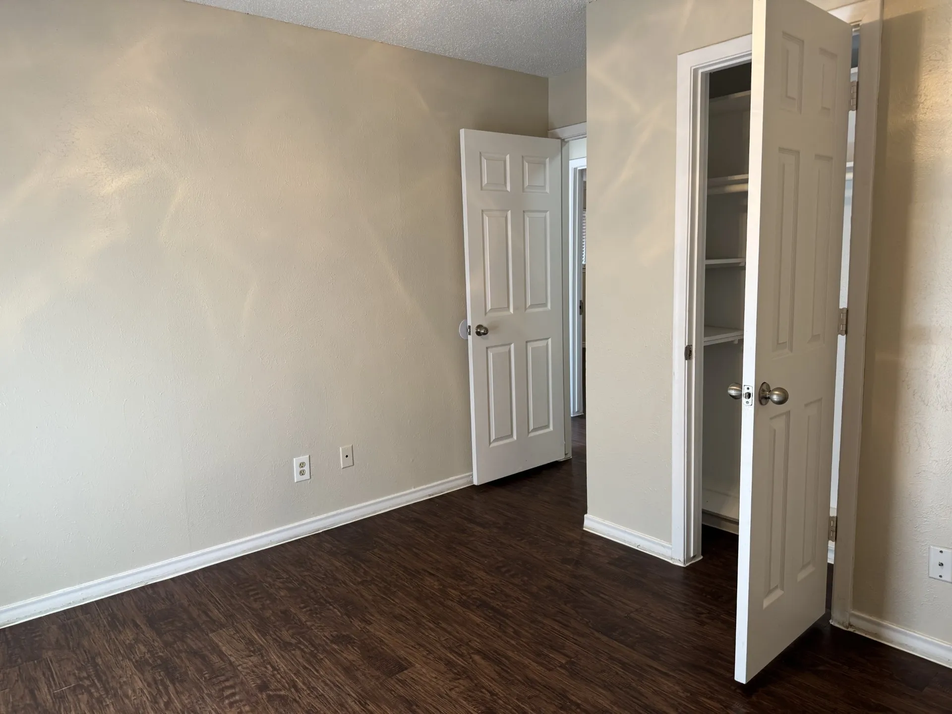 Single Family Residence For Rent in Dallas County , 705 Kingsbridge Drive, Garland, Texas 75040, 3 Bedroom, 2 Bathroom, 2 Garage spaces, 1,850 Sqft, built in 1973, mls#21402155, Real Estate Agent in Garland, Homes For Rent in Dallas county, Homes For Rent in Garland, Realtor in Garland Texas, Real Estate Brokerage Independent Realty Texas, Luminita Cordes Realtor