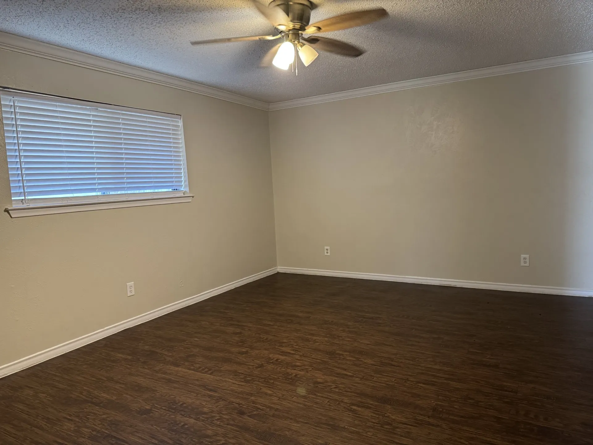 Single Family Residence For Rent in Dallas County , 705 Kingsbridge Drive, Garland, Texas 75040, 3 Bedroom, 2 Bathroom, 2 Garage spaces, 1,850 Sqft, built in 1973, mls#21402155, Real Estate Agent in Garland, Homes For Rent in Dallas county, Homes For Rent in Garland, Realtor in Garland Texas, Real Estate Brokerage Independent Realty Texas, Luminita Cordes Realtor